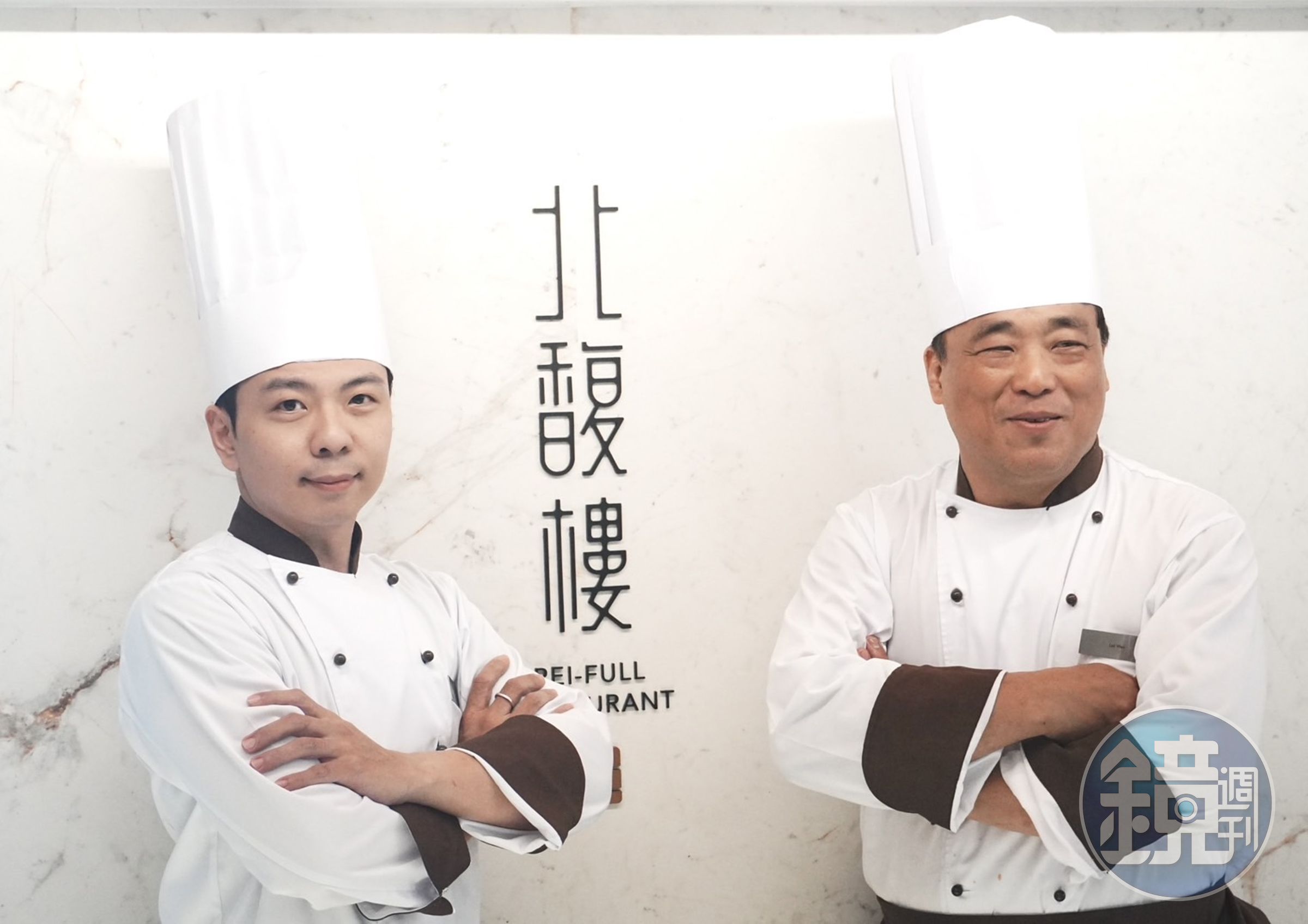 為重現上海菜風華,「北馥樓」請來古來文師傅(右)擔任行政主廚、唐祺幸師傅(左)任主廚一職。