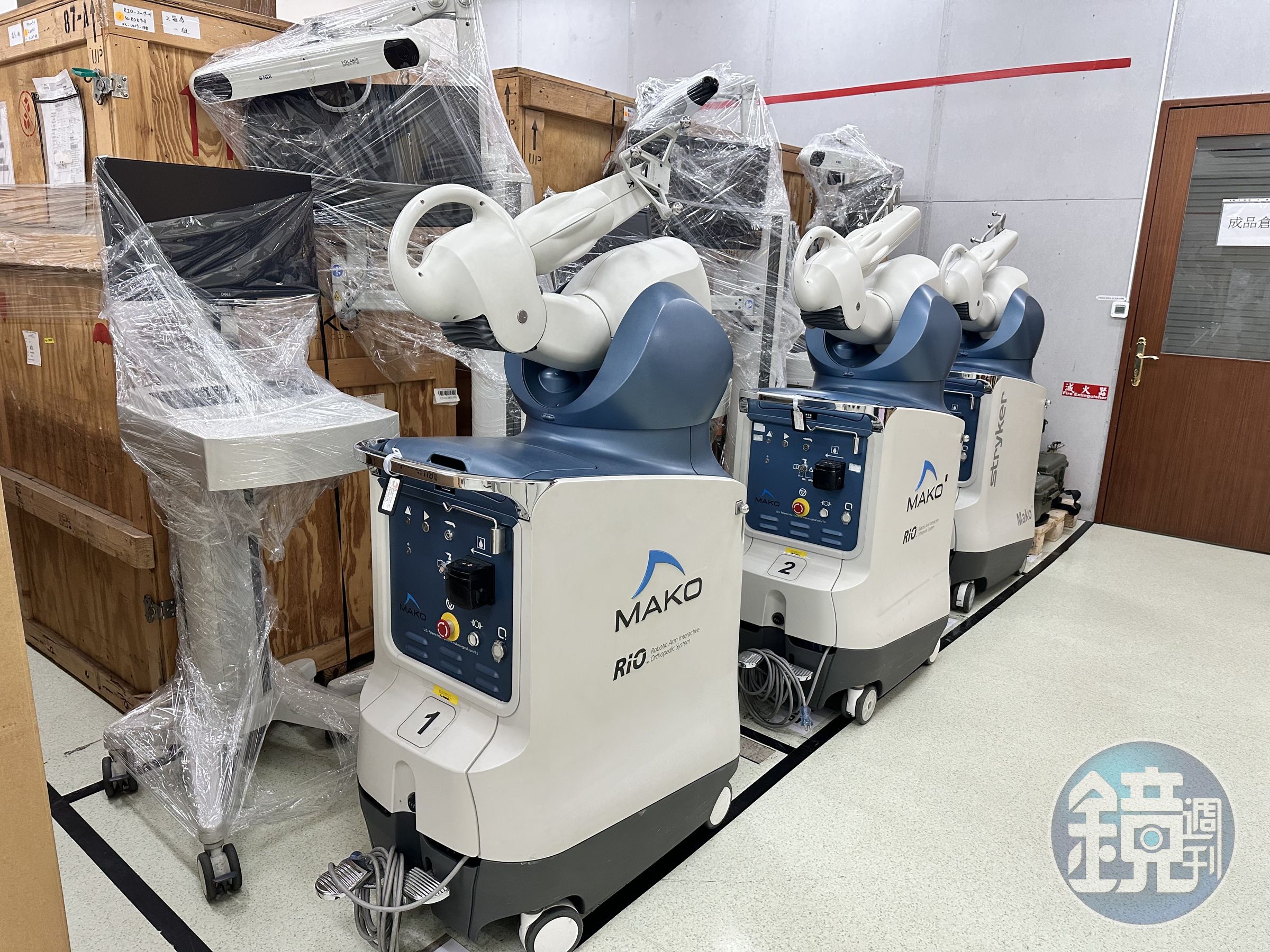 友信行倉庫內存放著大量價值不菲的MAKO機械手臂植入物與耗材。