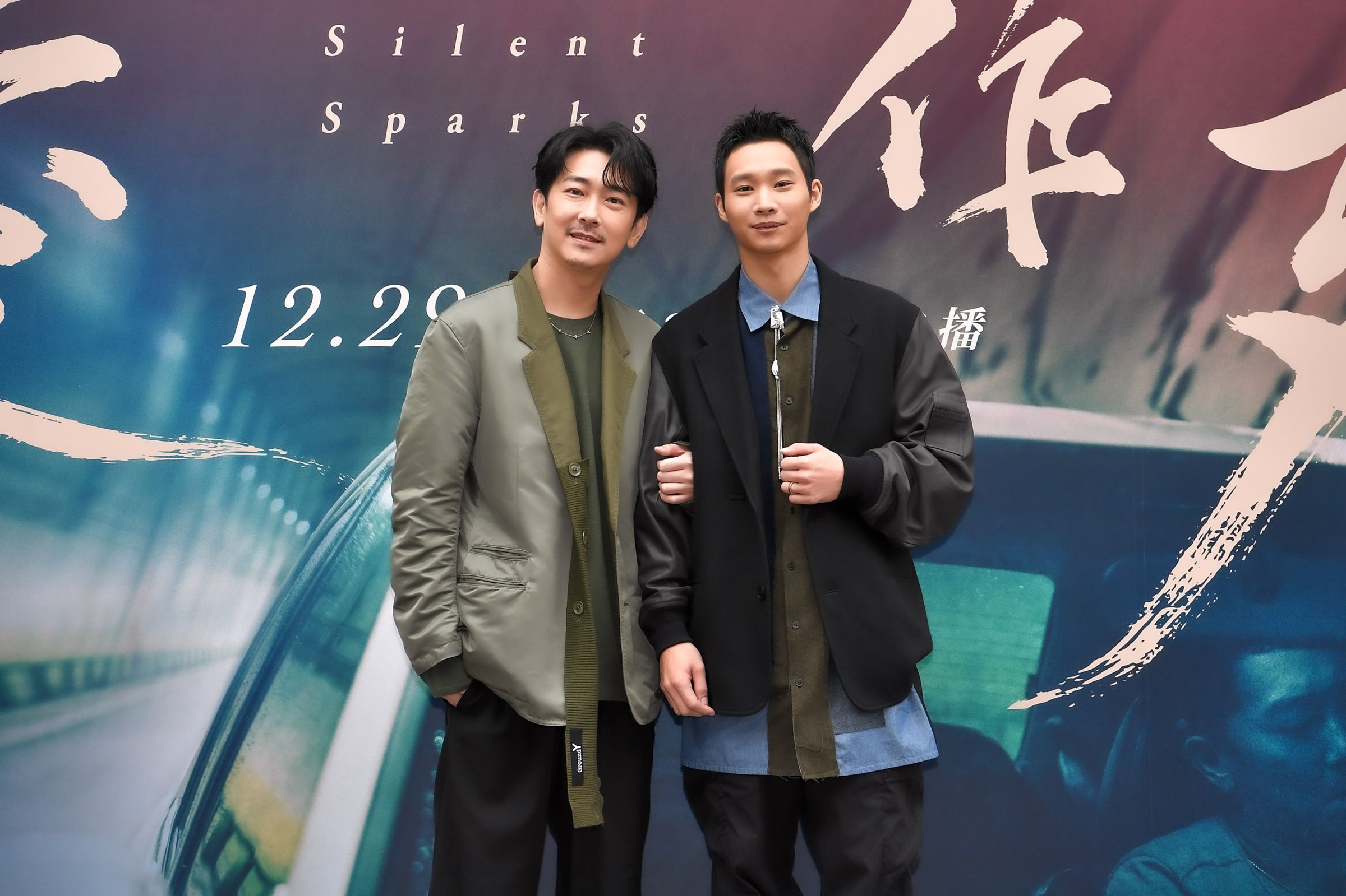 施名帥、黃冠智合作演出獄中男男情。（公視提供）