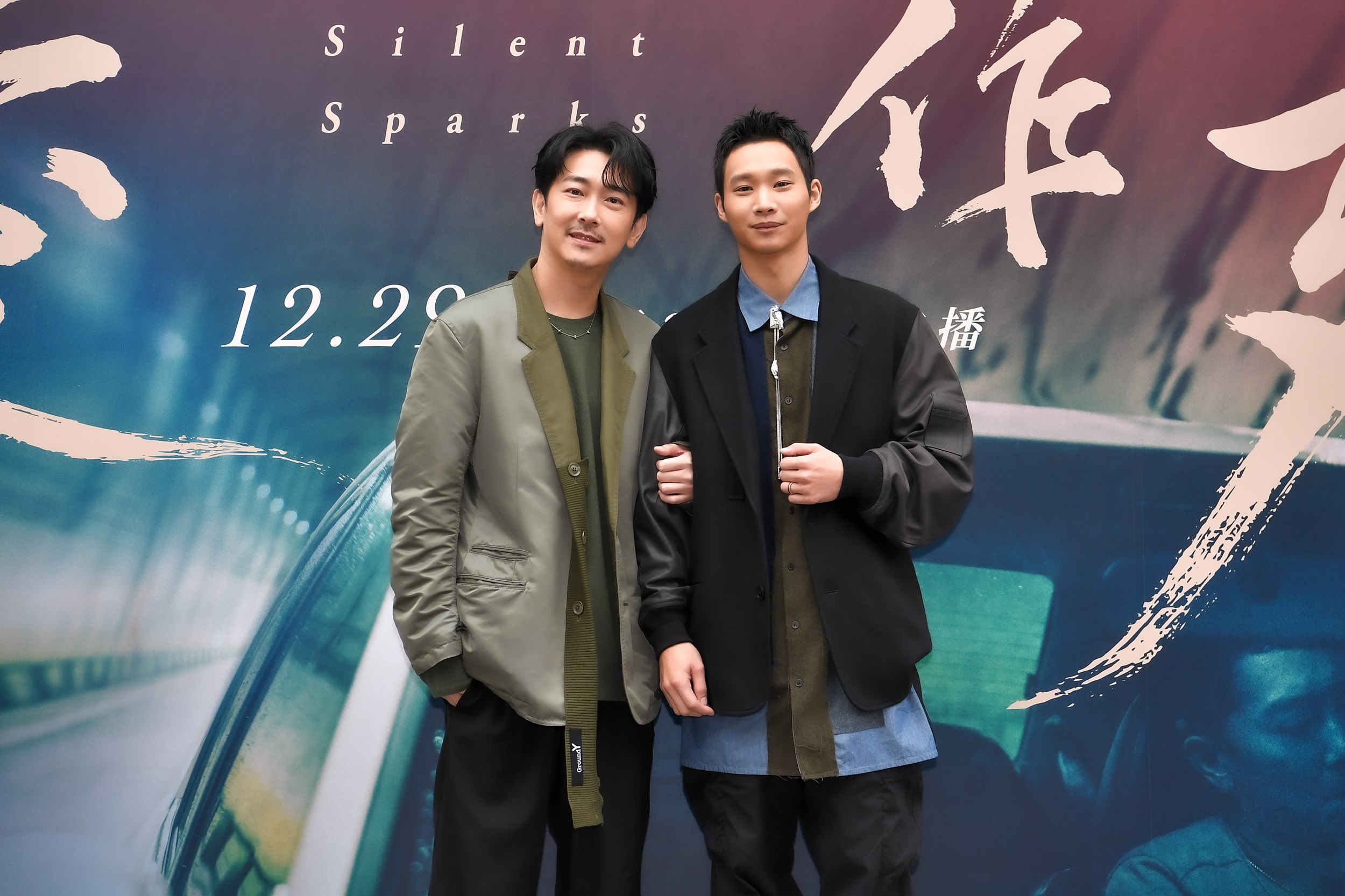 施名帥、黃冠智合作演出獄中男男情。（公視提供）