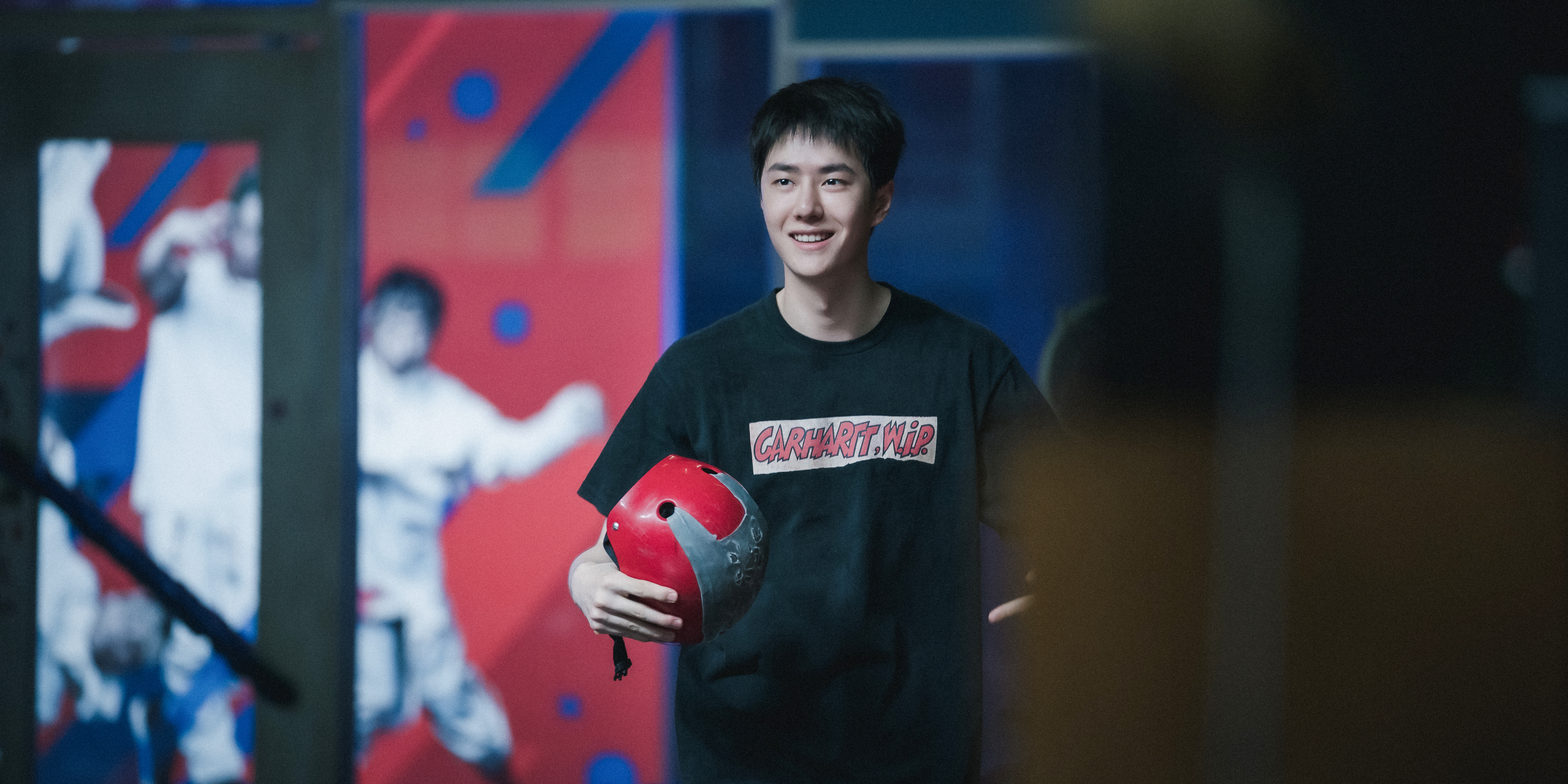 王一博在街舞電影《熱烈》倒立空中旋轉50多圈，拍完不滿意要求再來一次。（鴻聯國際提供）