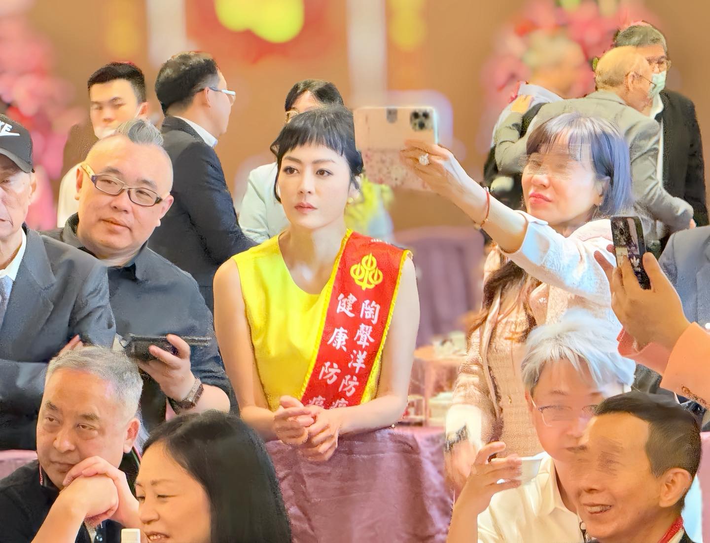 唐玲上月叔叔癌逝她仍堅強出席公益。（翻攝臉書）