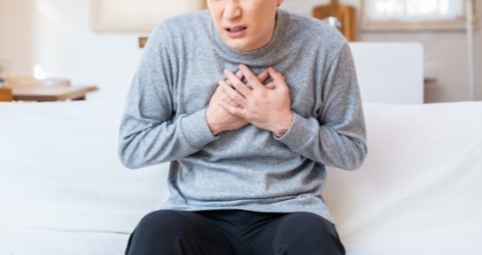 一名台灣網友分享，丈夫在日本旅遊期間因突發胸痛送急診卻遭醫院拒收的經歷，引發網友討論各國醫療制度差異。（示意圖，非當事人/photo-ac）