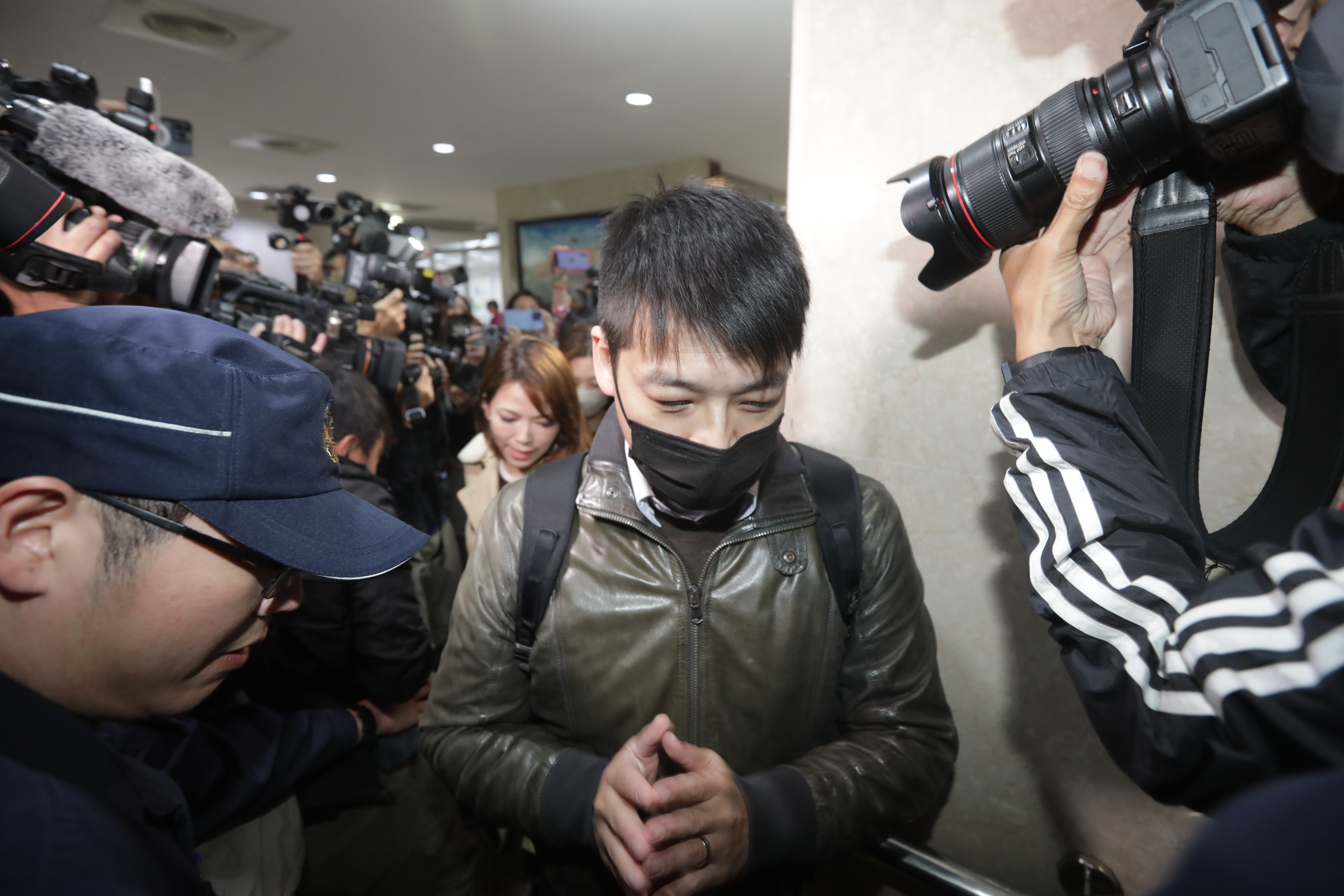 民眾黨戰狼夫妻陳智菡、許甫被約談。