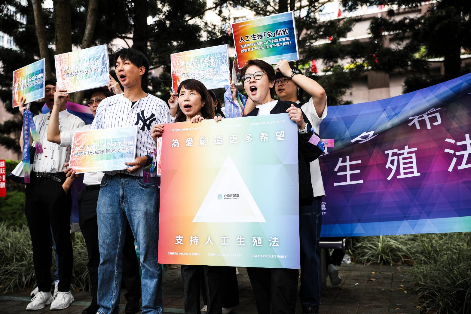 台灣民眾黨力推人工生殖法。