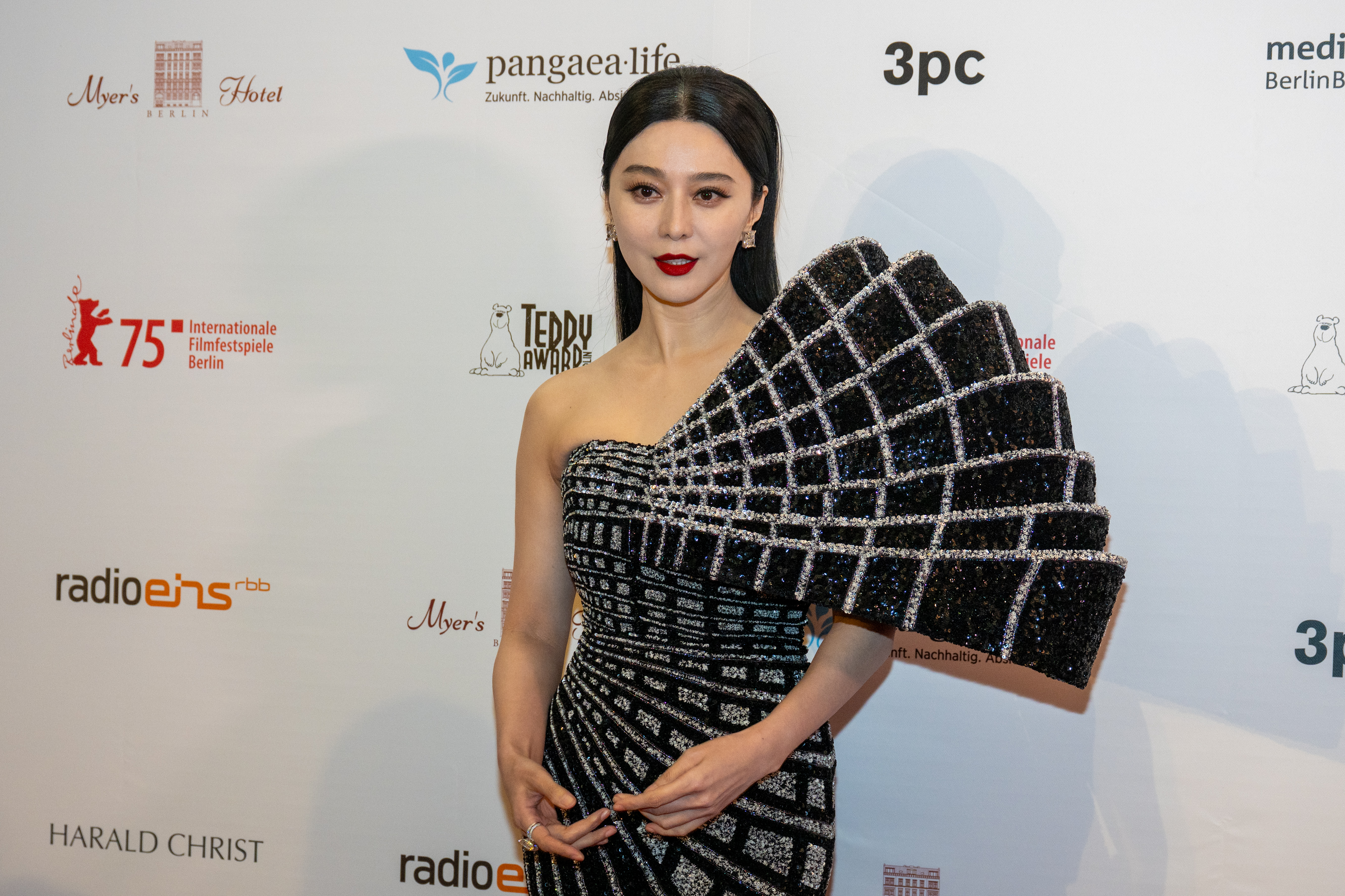 出席柏林影展的范冰冰，雖然是擔任評審，但打扮上依然用心，希望到時候金馬獎也能比照辦理。（東方IC）