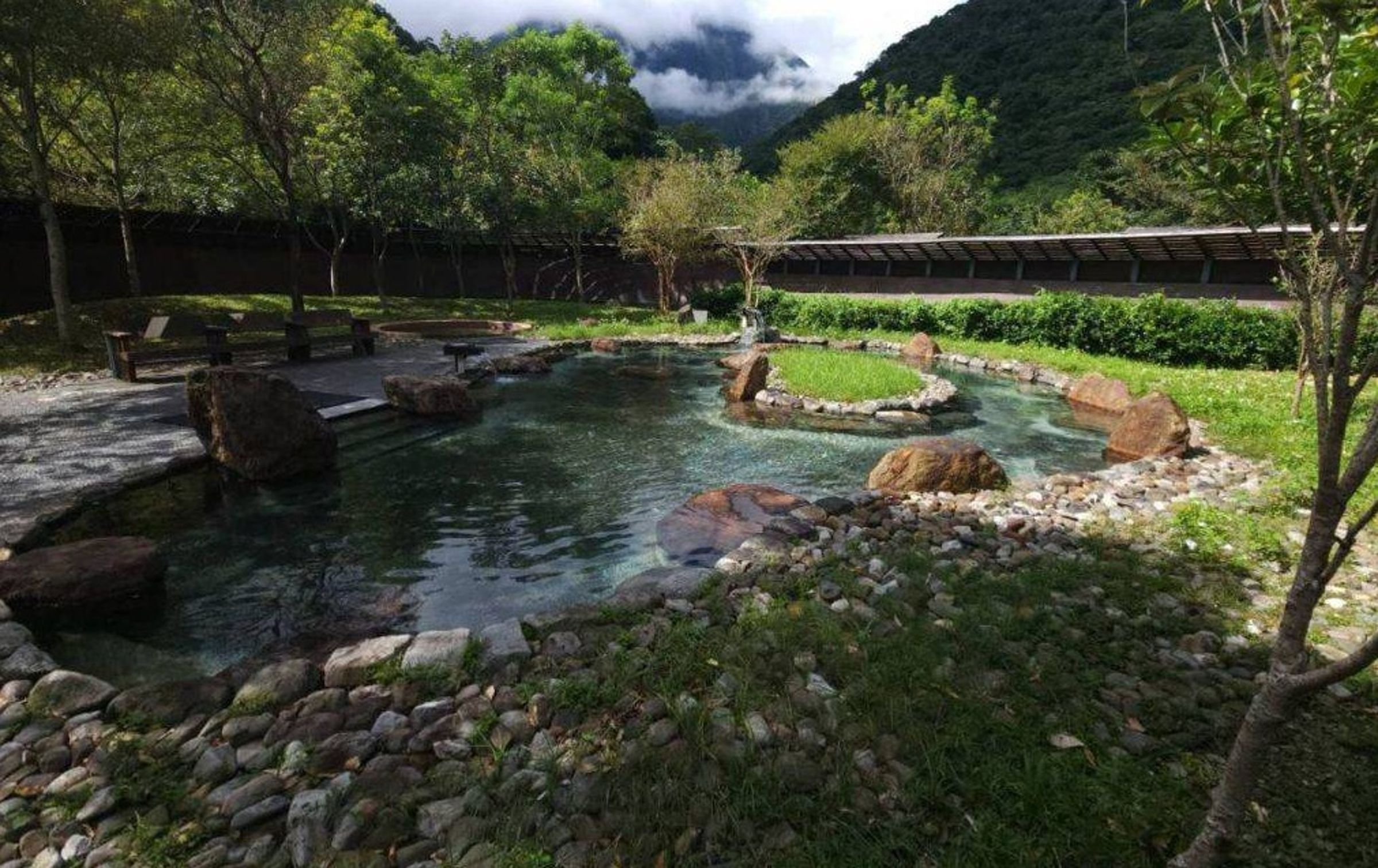 碧候溫泉屬碳酸氫鈉泉的「美人湯」,目前交還南澳鄉公所管理,封園待修繕。(宜蘭縣政府提供)