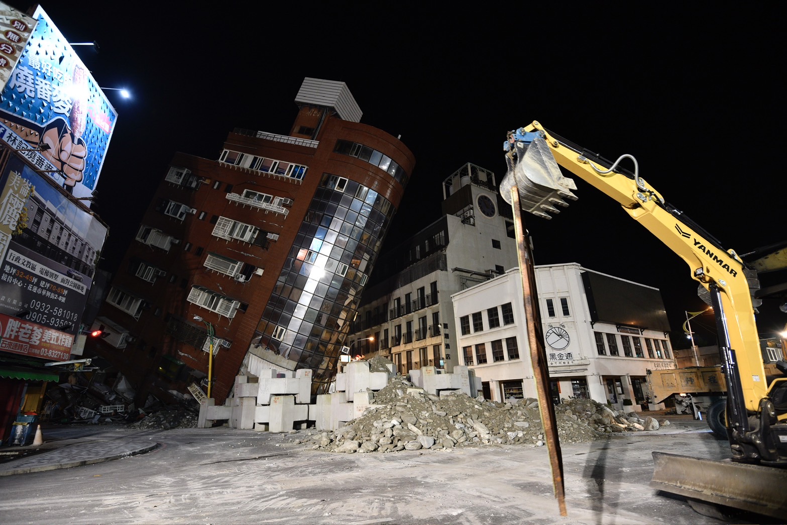縣府表示，最後一具遺體運出後，搜救隊已經撤離，待2天後檢方勘驗完成，就會拆除天王星大樓。
