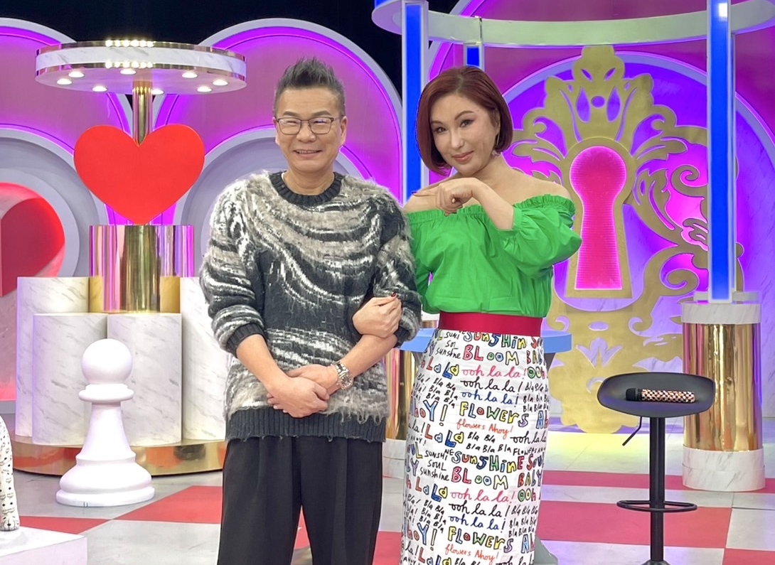 利菁與搭檔沈玉琳進棚錄影。（東森超視提供）