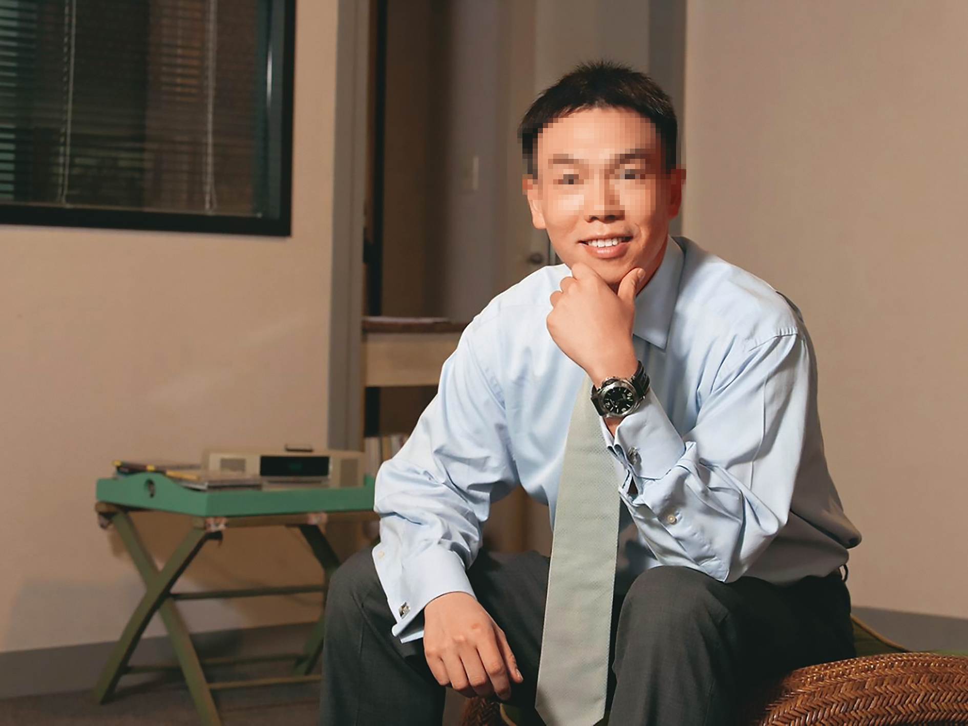 王廣德兒子王安亞被稱為「華爾街金童」，但娶了爸爸的前女友蔡女後，和家裡漸行漸遠。（翻攝自政大國發所官網）