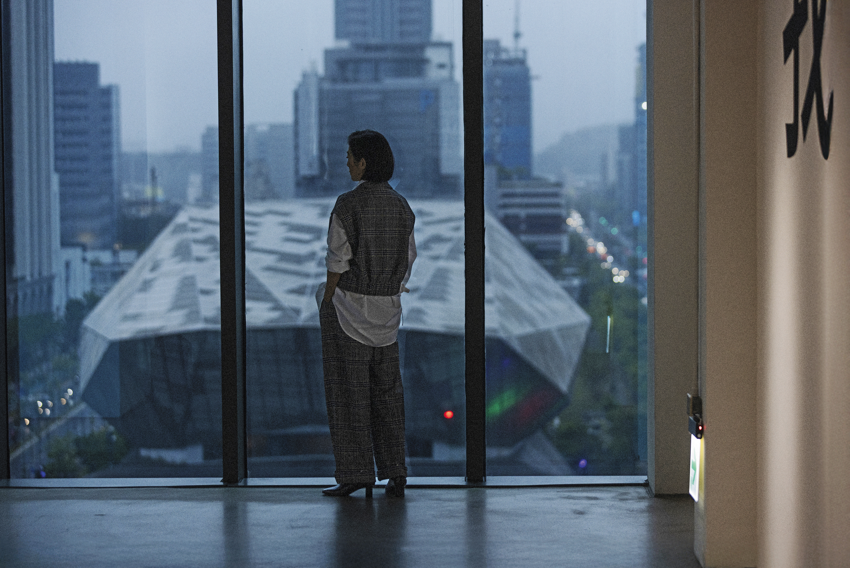 綜合這些經歷，無論是挫折，或是磨難都好，黃韻玲說如果不踩過去，狀況就是永遠不會好，所以得要很勇敢。