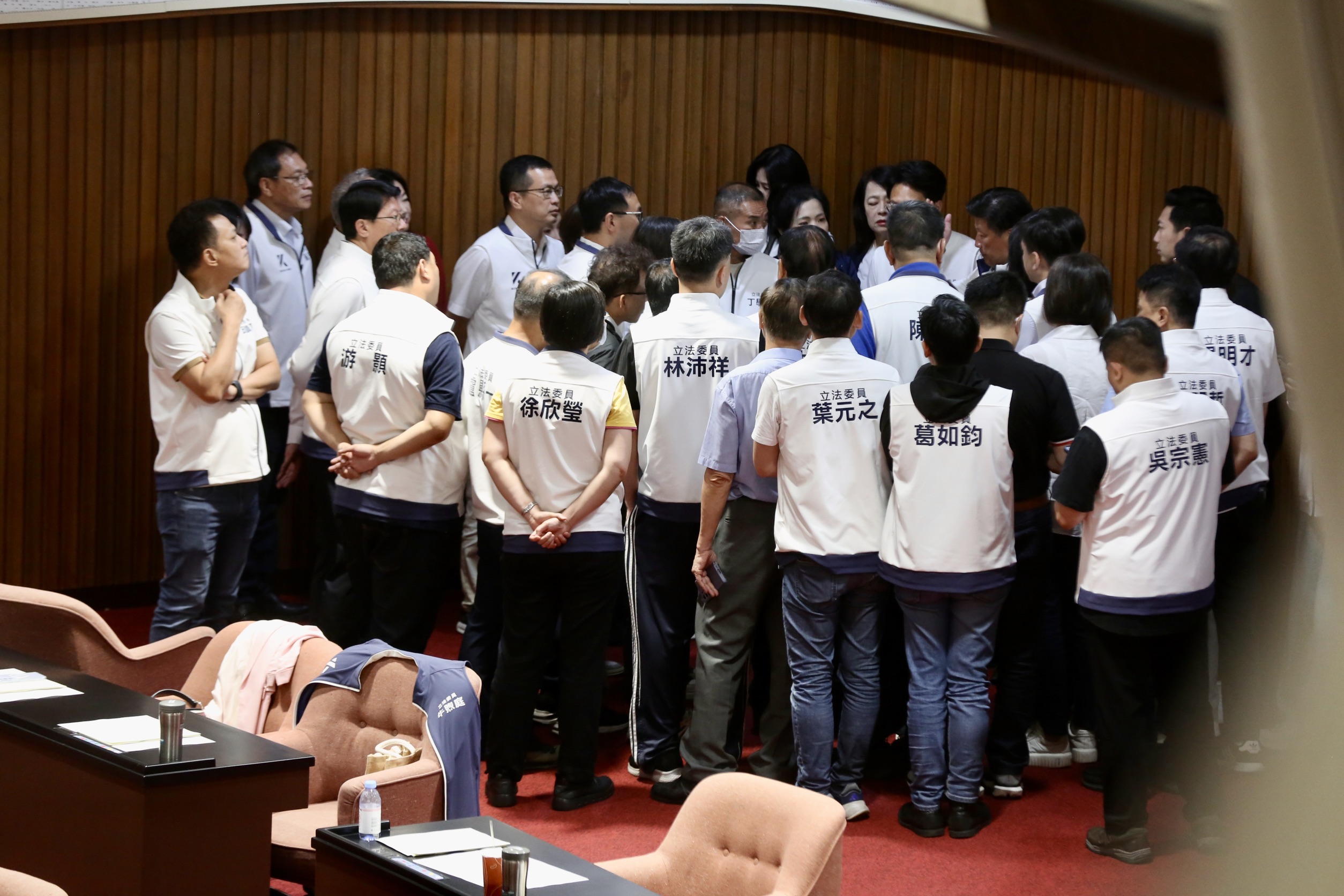 全台大罷免落幕後，近期就有不少駐台代表處，開始聯繫、邀約拜會藍委。（鏡報董孟航攝）