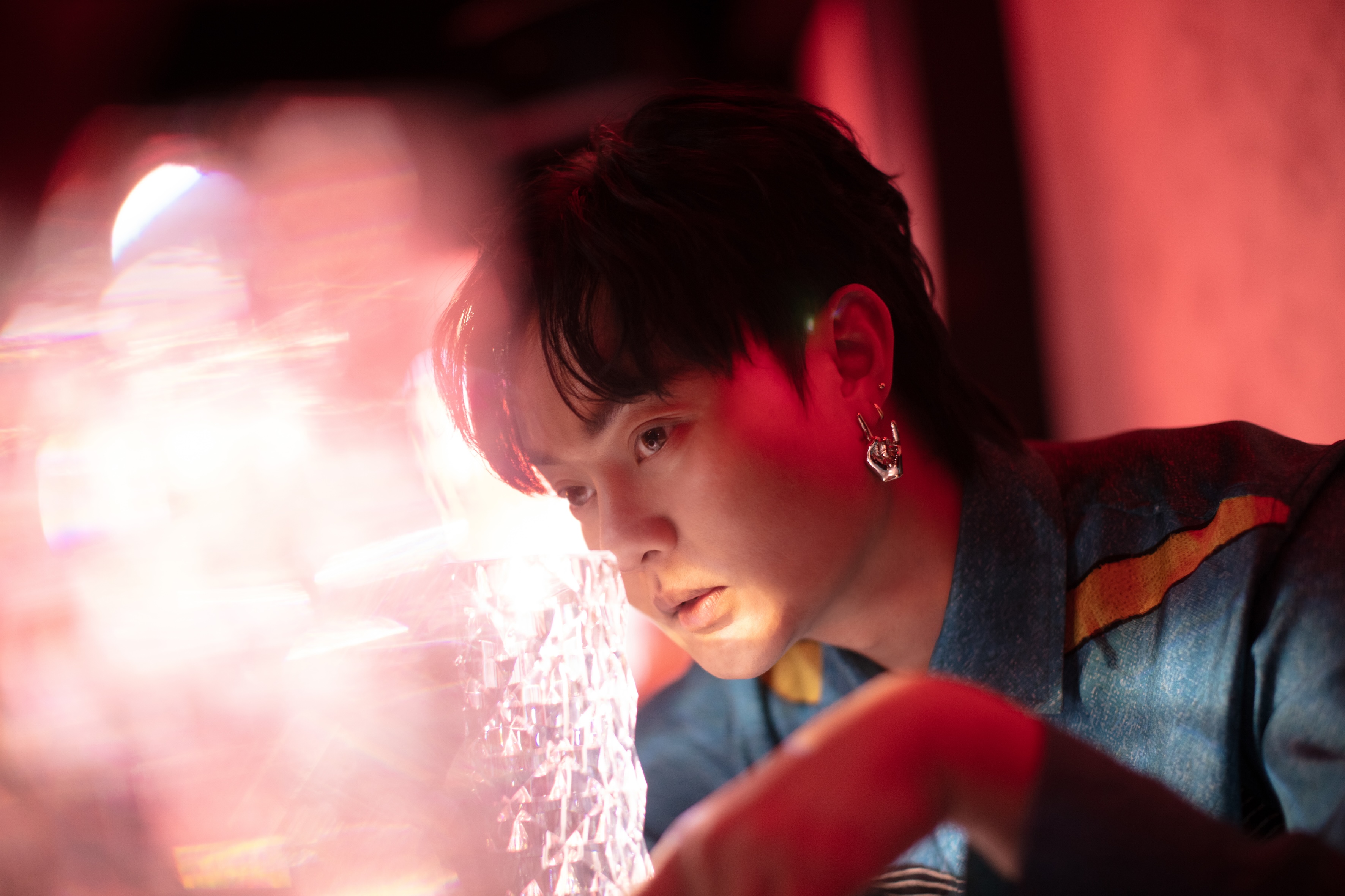 以前歌迷都在電視上聽他唱歌，因而對有些長輩來說，許富凱的聲音就是很熟悉的存在。