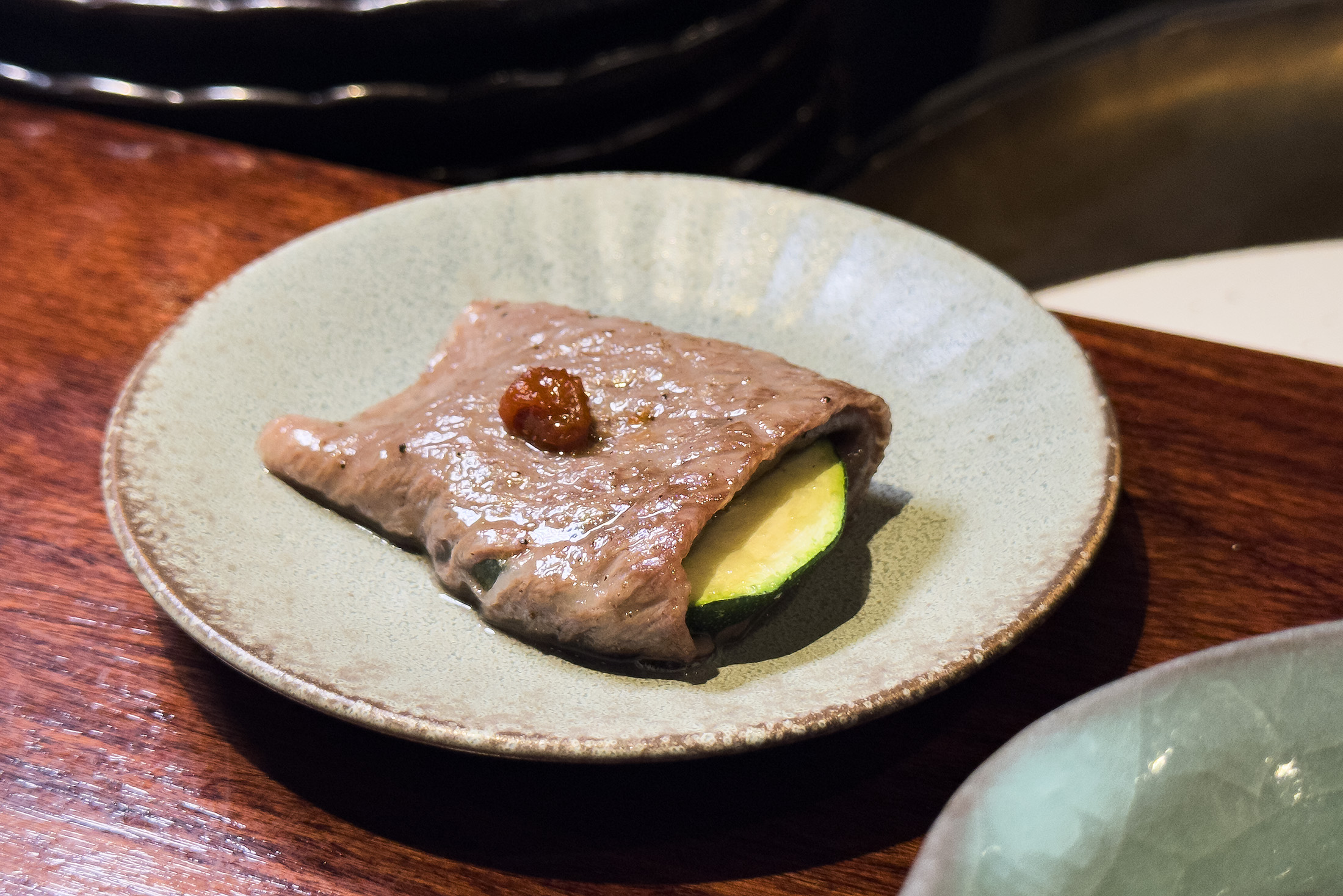 「和牛櫛瓜」以清甜蔬菜平衡油脂，展現餐廳對風味層次的拿捏。