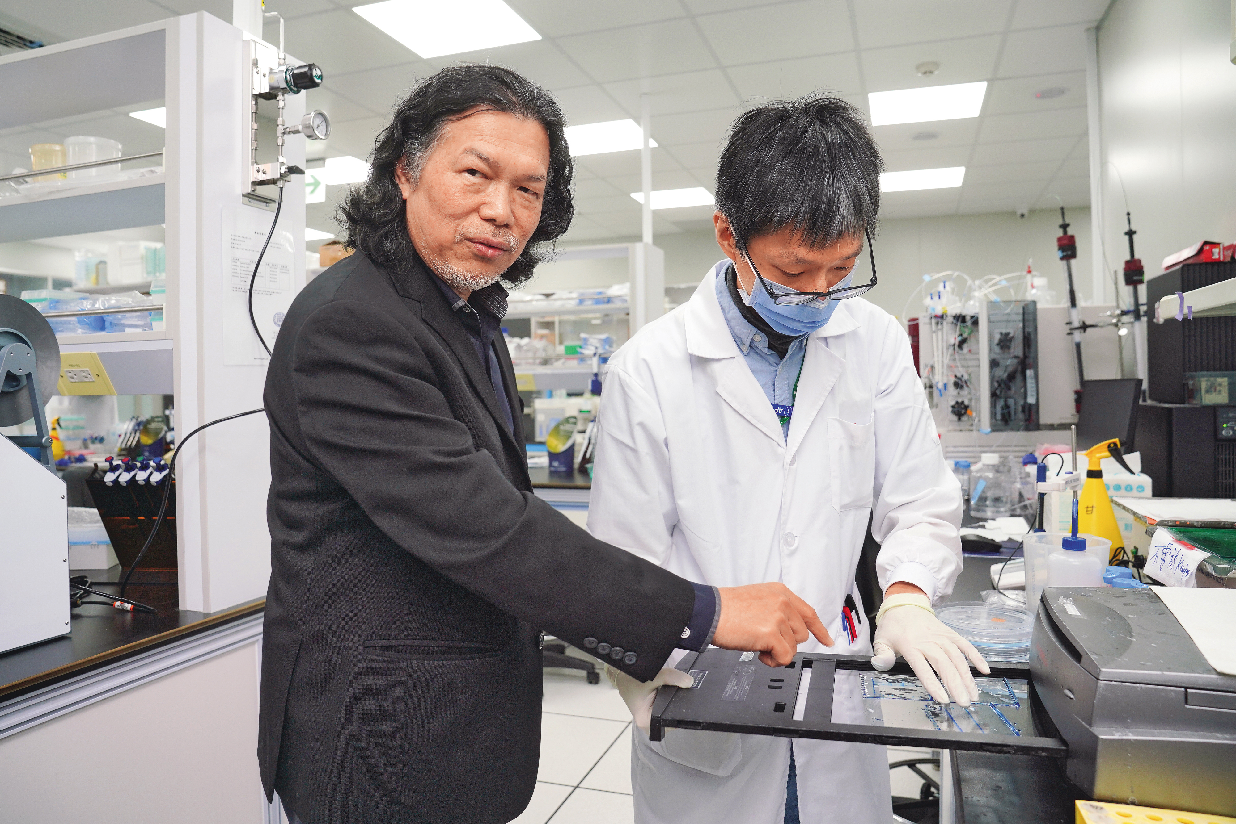 圓祥生技總經理何正宏說，未來公司3年營運目標為，從上櫃掛牌到三期臨床收尾，第三方授權也已準備好。