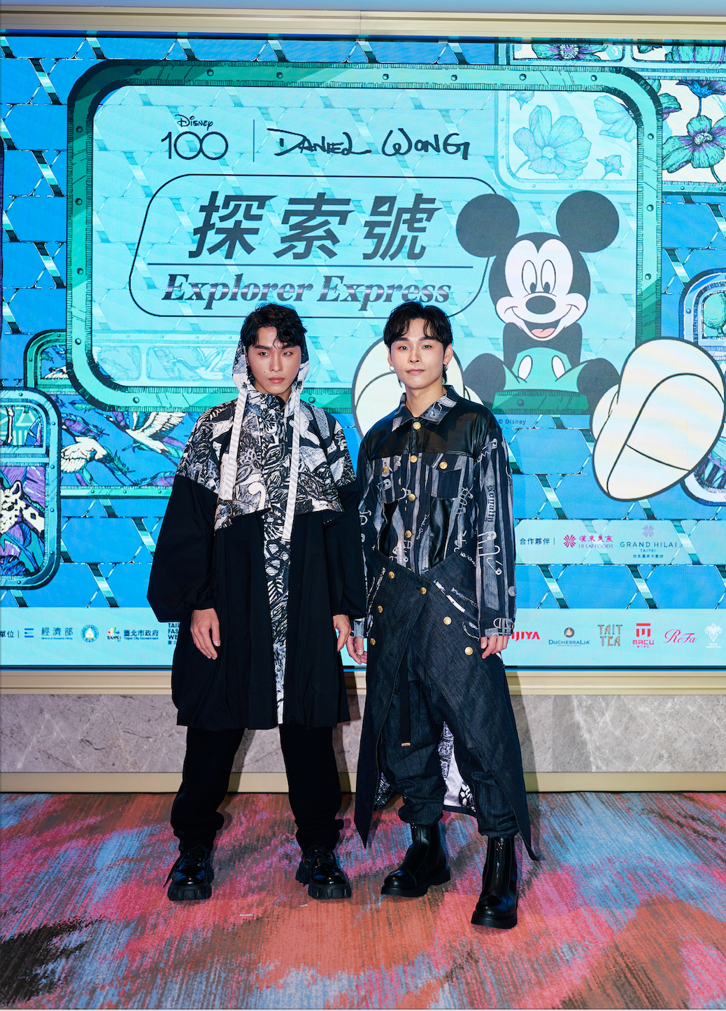 展榮多了一顆痣,原來他長了一顆痘痘,將痘痘畫成黑痣。(翻攝自展榮IG)