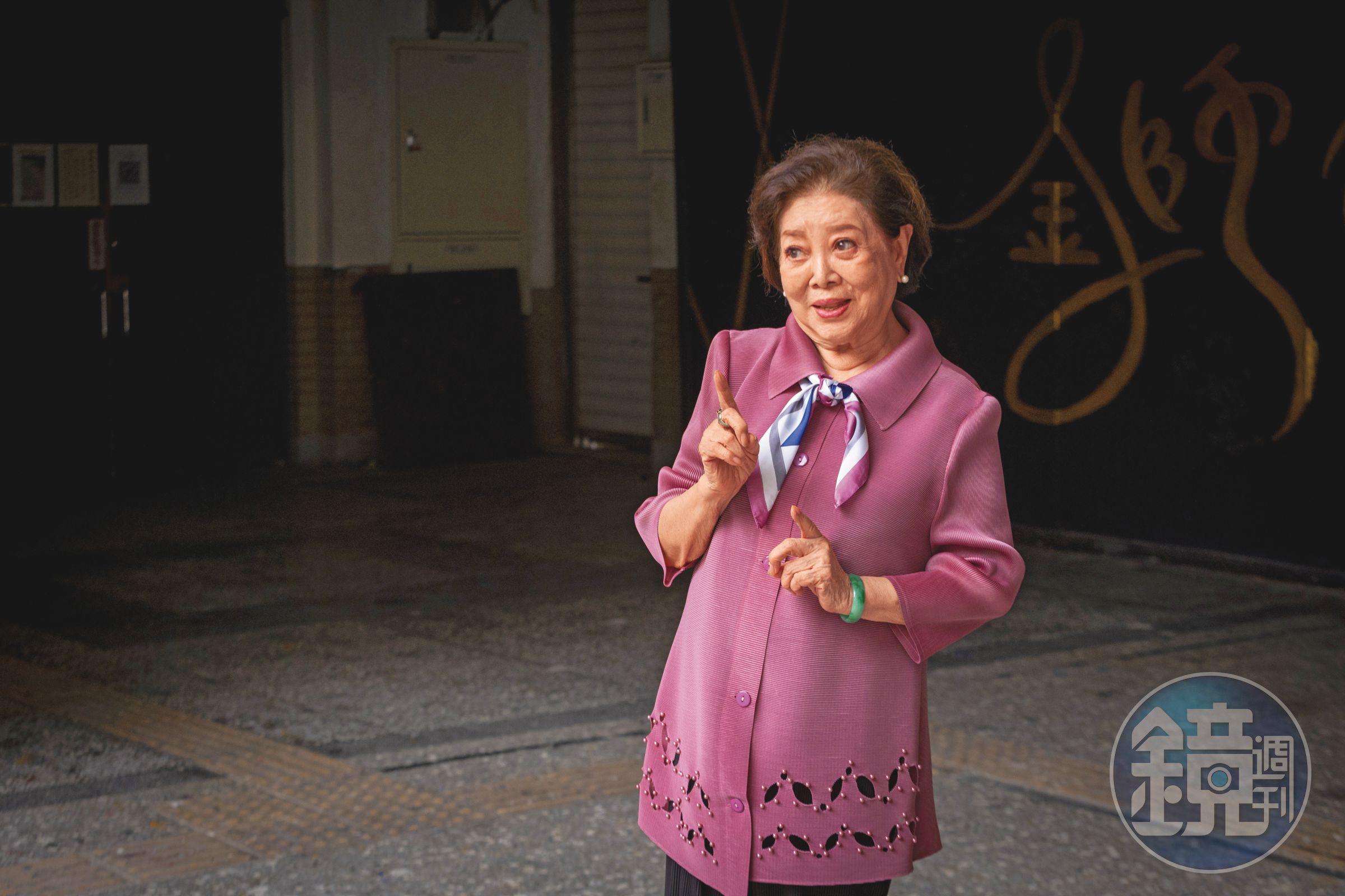 陳淑芳平時被民眾認出要求合照時,願意配合擺出各種姿勢與表情,堪稱「表情包」。