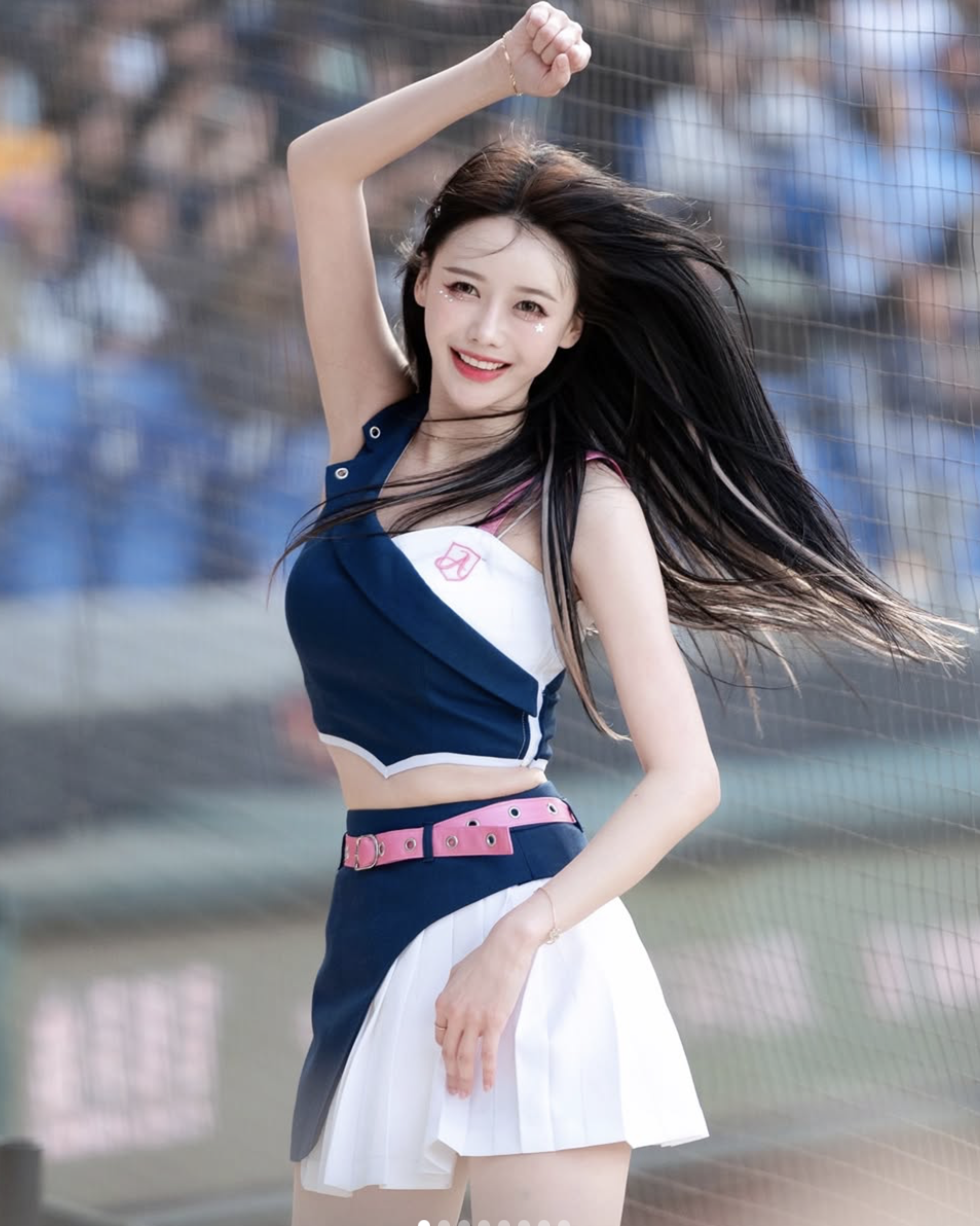 李雅英遭球團高層在節目上點名「坐在腿上」，她高EQ回擊。（李雅英臉書）