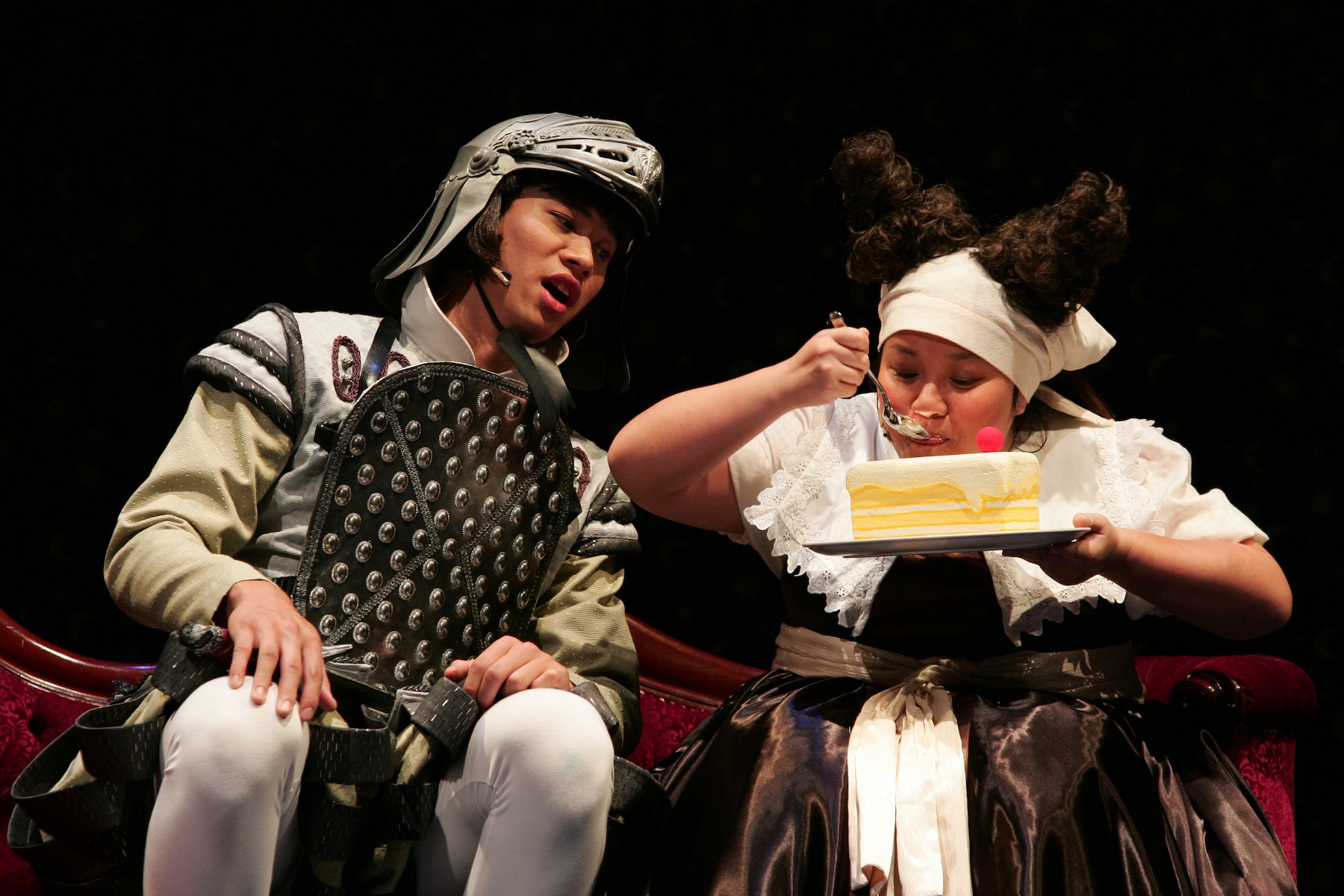 鍾欣凌飾演白雪公主身旁的甘草小人物「煤球」，第一次演出時還沒結婚，如今小孩都13歲了。（如果兒童劇團提供）