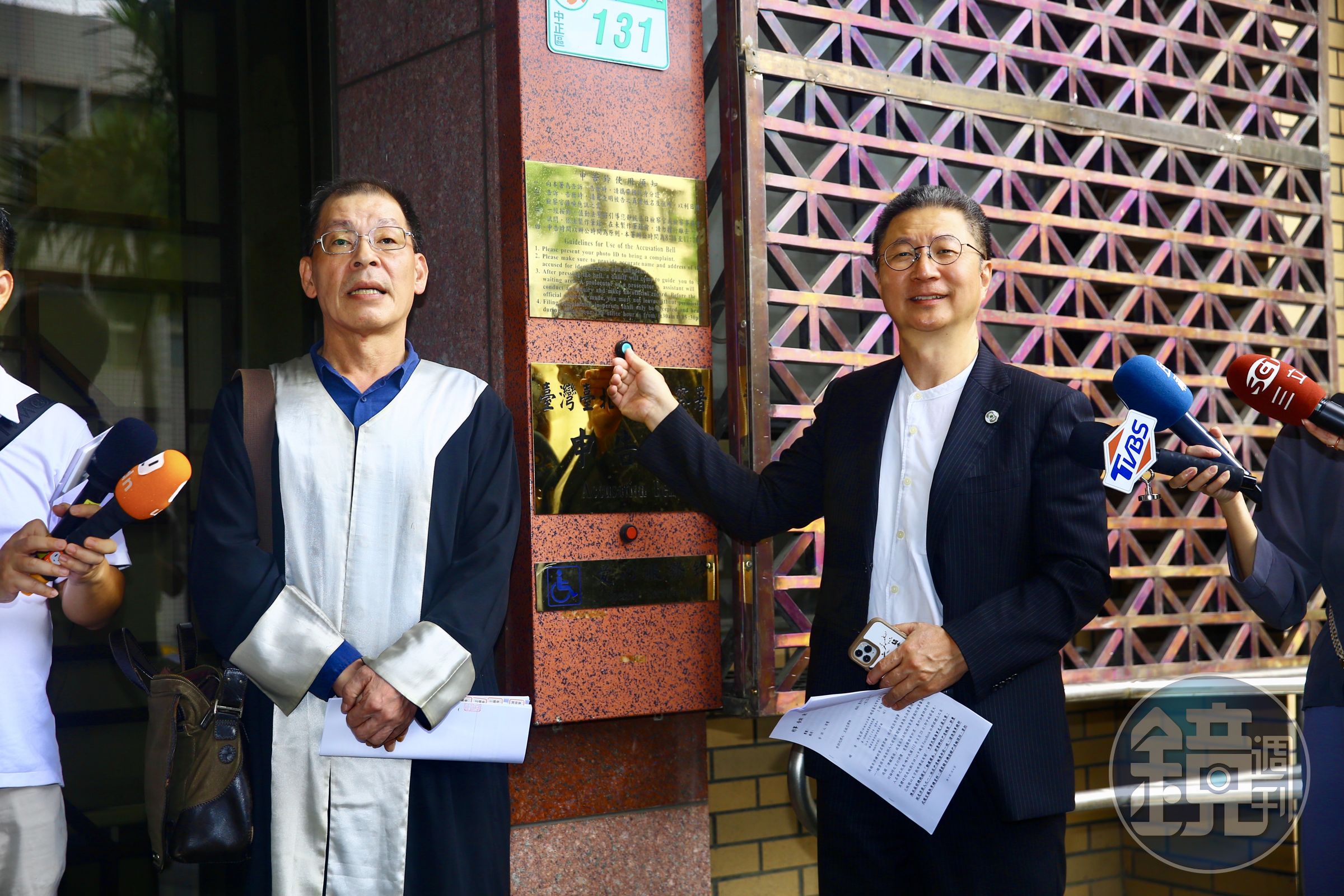 郭璽今(2日)早也親赴北檢對馬提出告訴,反控馬文君加重誹謗,另對其提出民事求償300萬元。