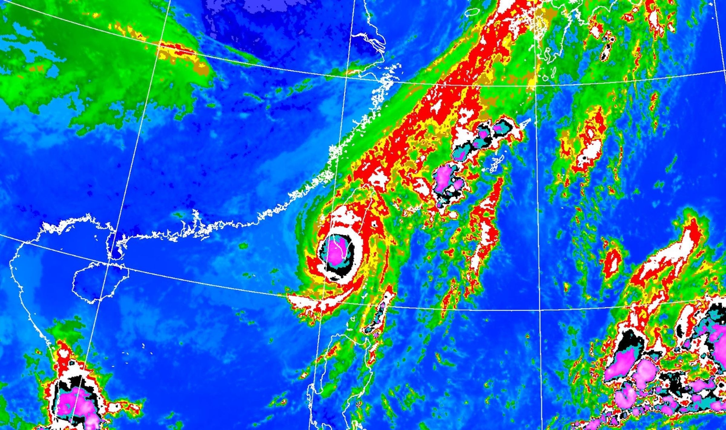 颱風山陀兒颱風眼牆已在侵襲高雄市區、屏東沿海，風雨非常猛烈（中央氣象局提供）