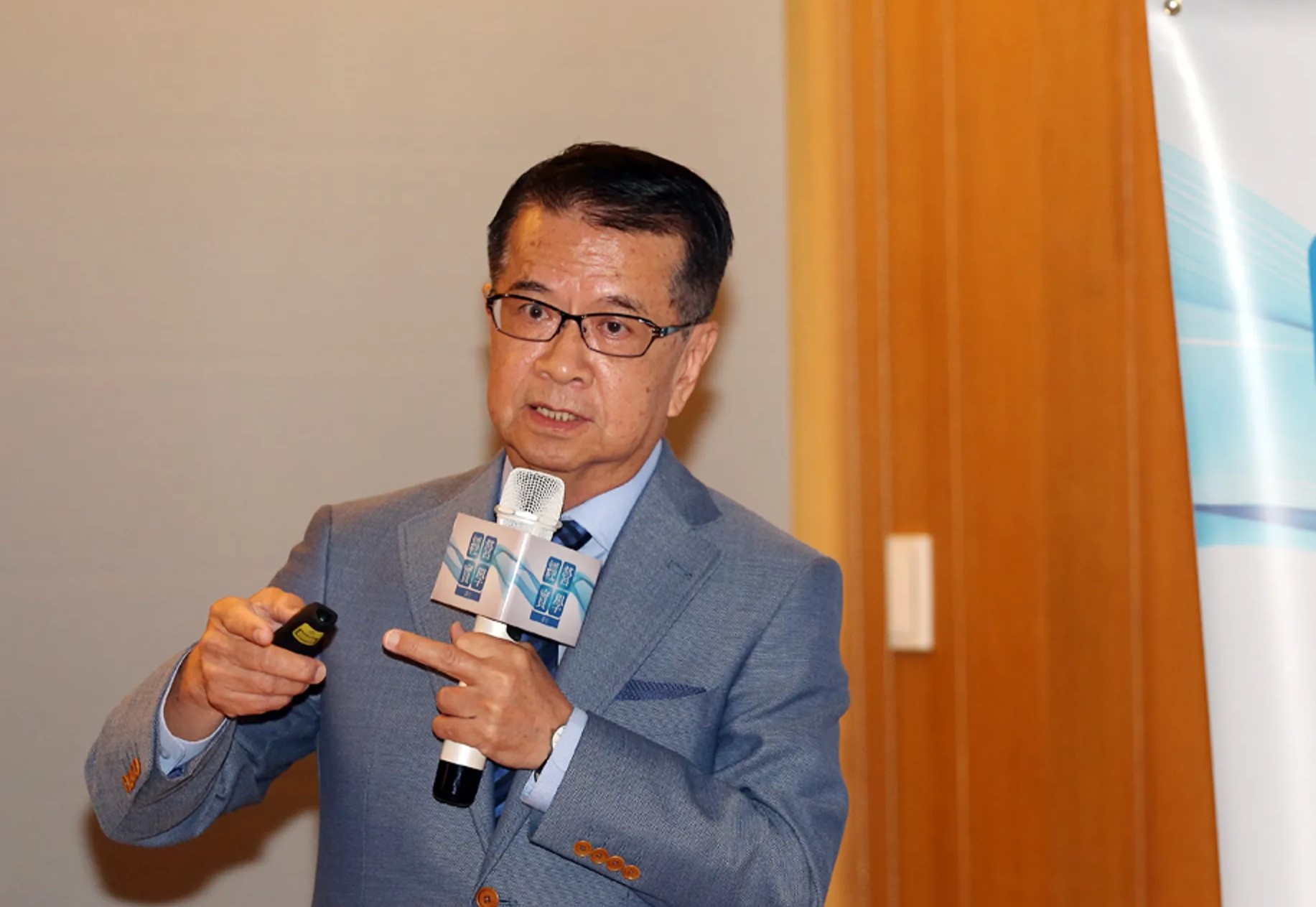 徐重仁呼籲社會放下政治對立,回歸民生關懷與理性對話。(本刊資料照)