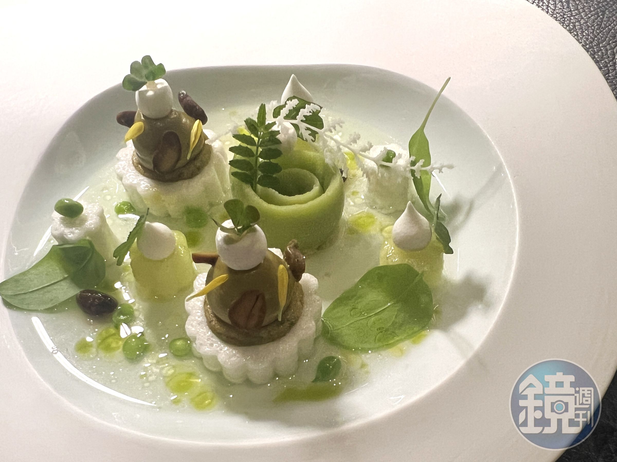 最後在甜點環節還上了一道以綠蜜瓜、紫蘇、酢橘與香草組成的味覺花園。