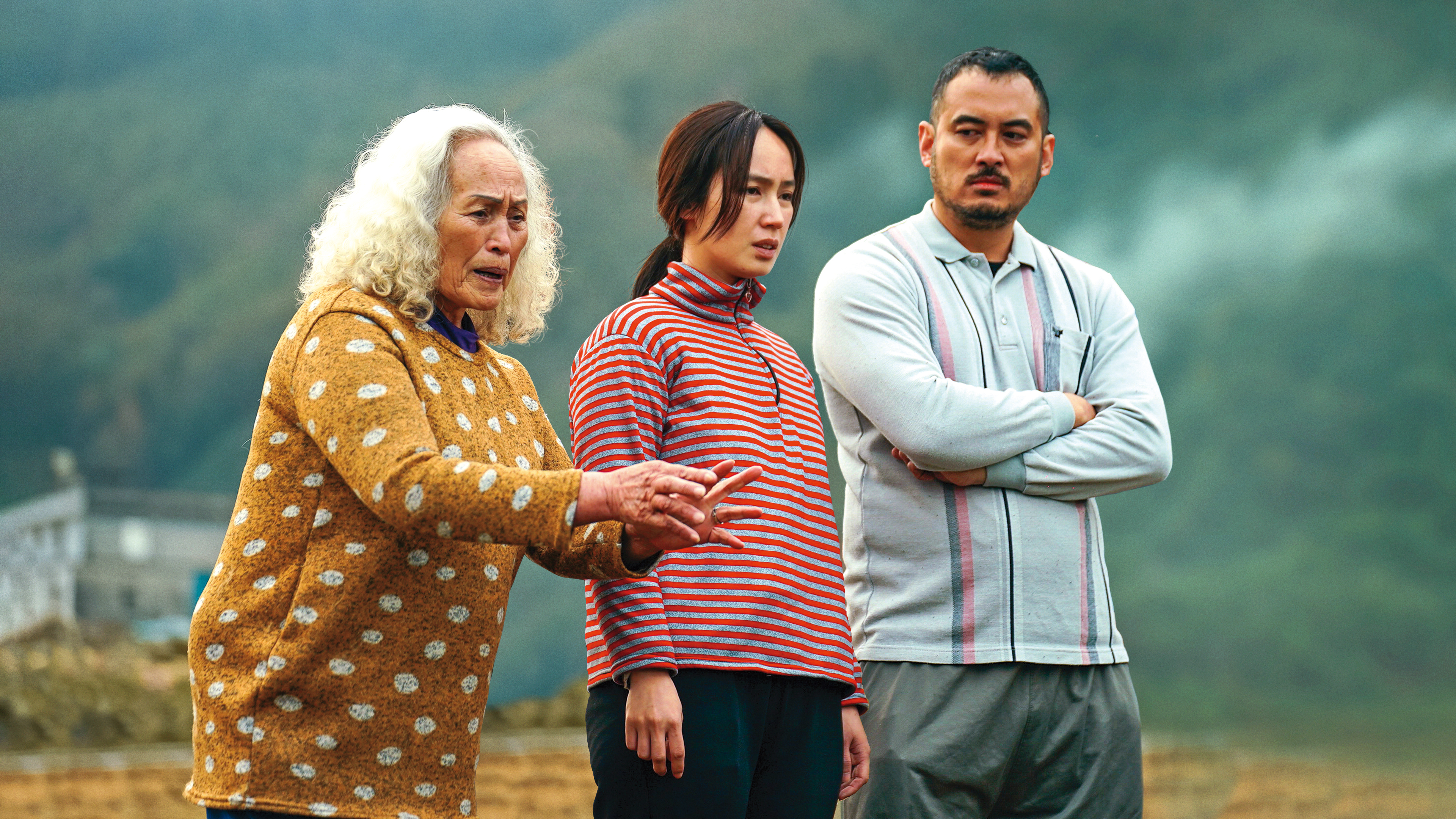 林詹貞妹(左起)、小薰、林孟君在《哈勇家》扮演一家人,當中只有小薰是演員,其他都是素人。(Netflix提供)