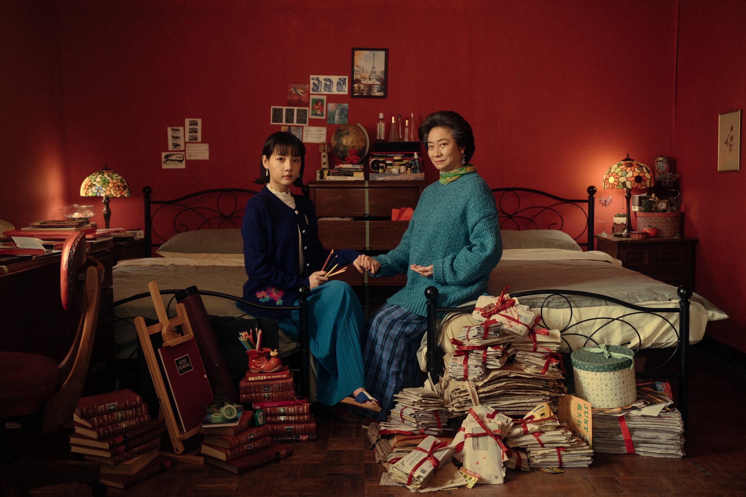 影后楊麗音（右）在《阿婆非死不可》 飾演患有失智症而瘋狂妄想的客家阿婆。（台灣國際女性影展提供）