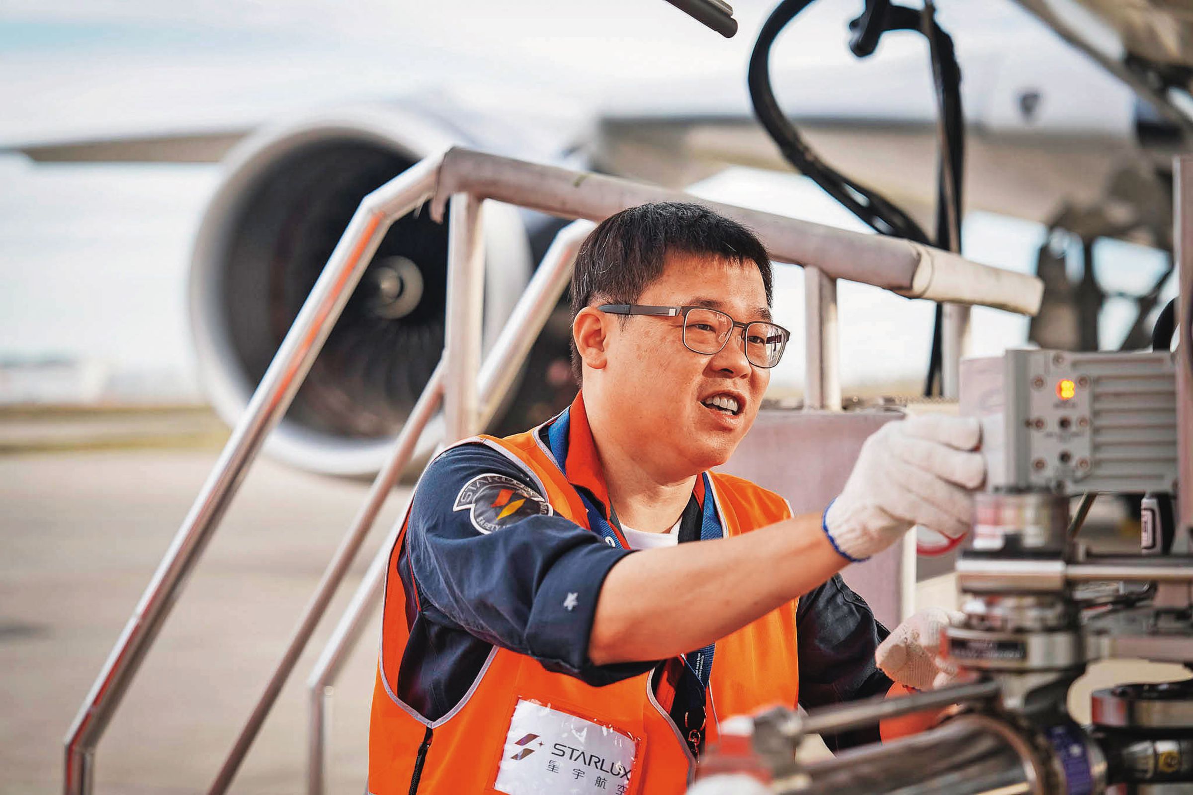 身為會開飛機、修飛機的航空公司董事長,加上大砲性格,張國煒成功吸引一票K粉追隨。(STARLUX Airlines)