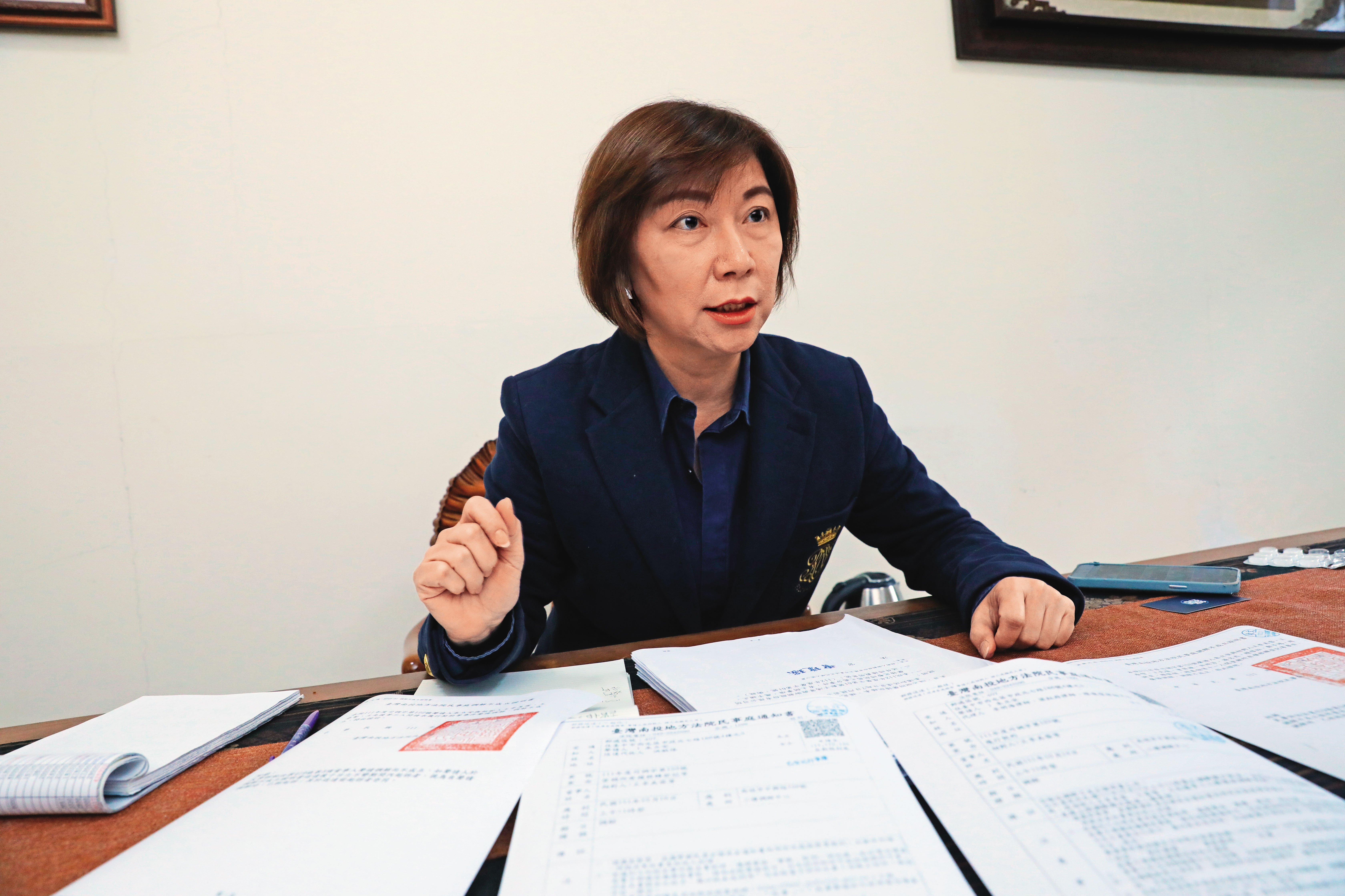 晶園渡假村總經理張心盈（圖）秀出證據，強調自己擁有經營權。