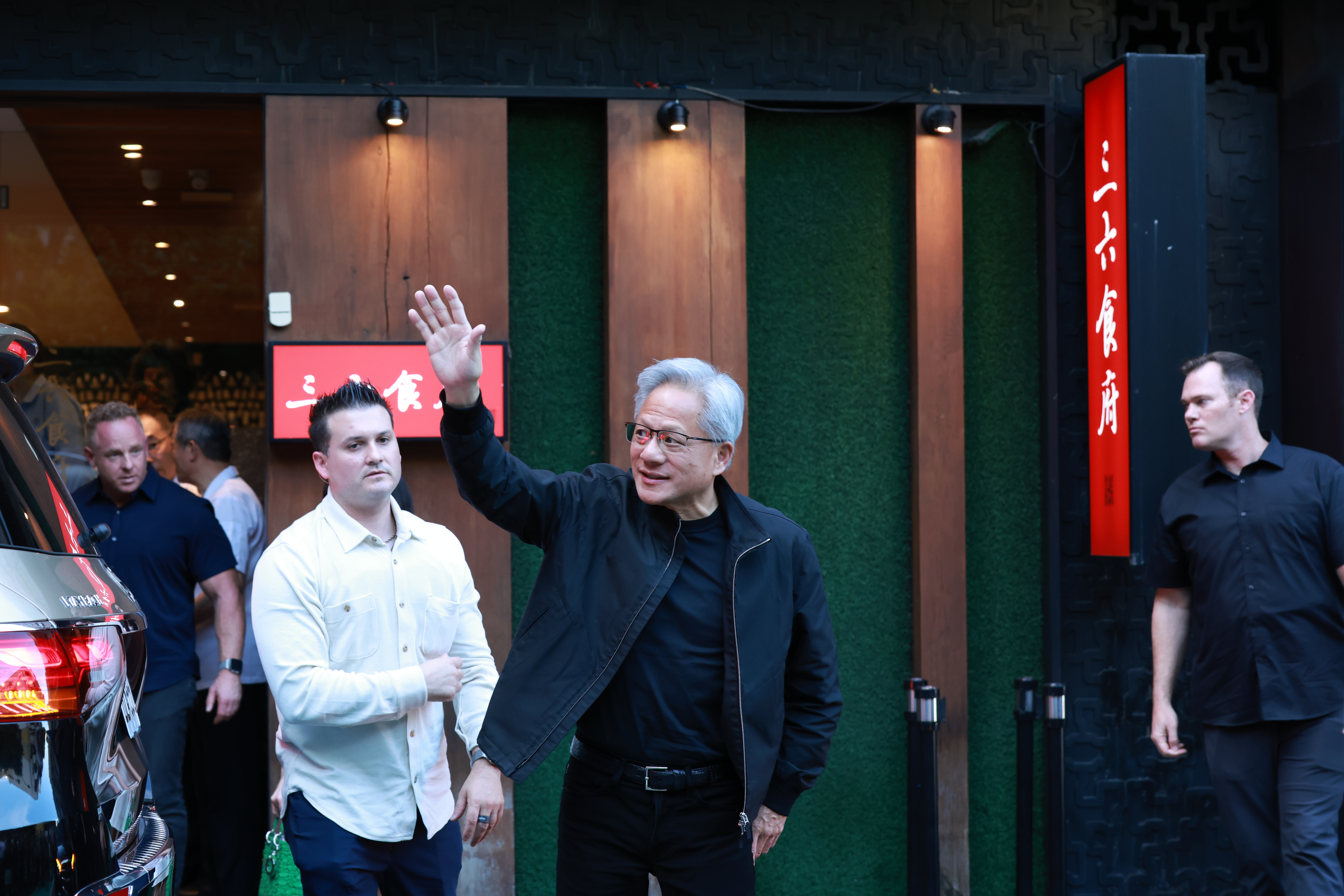 AI教父黃仁勳來台，再度點燃台股攻勢，市場資金沸騰。