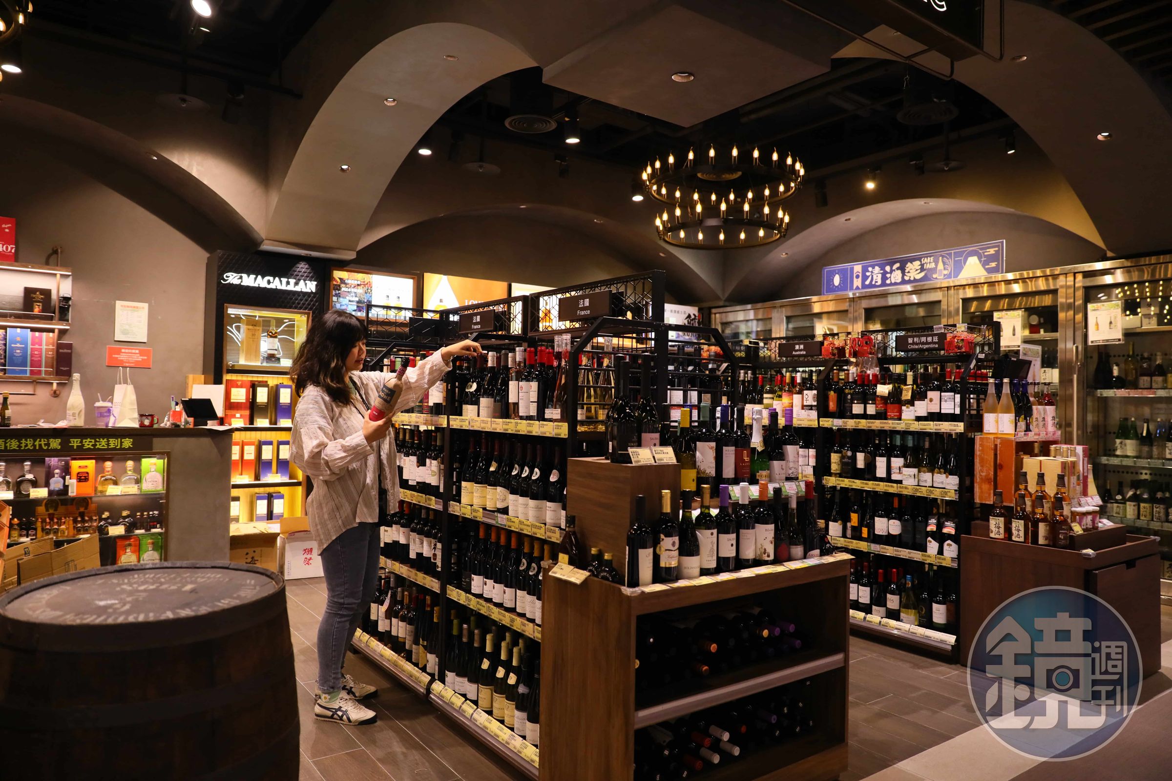 「city'super」酒窖臥虎藏龍，各式紅白酒、烈酒、日本清酒琳瑯滿目超好逛。