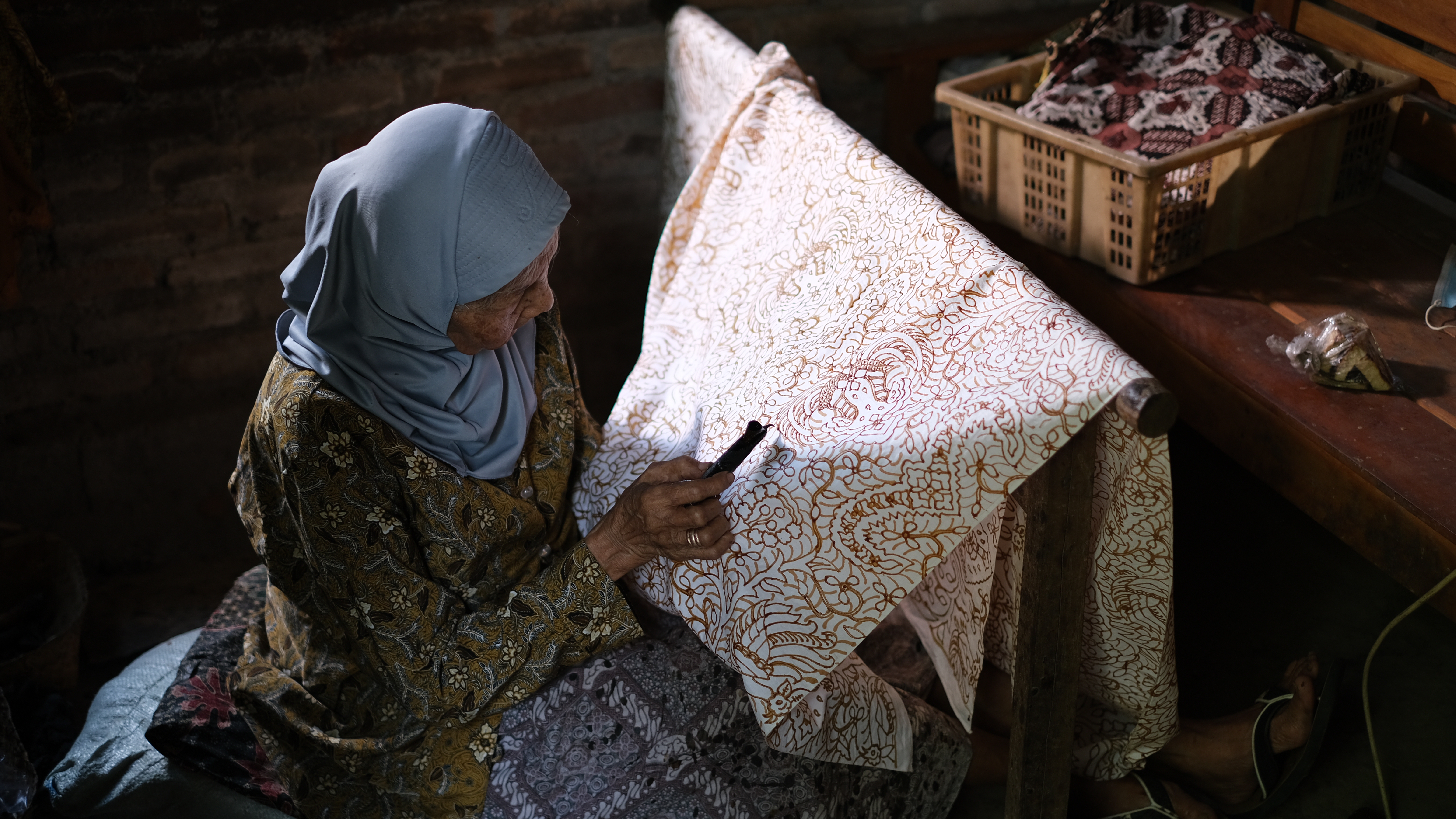 日惹為爪哇文化藝術的核心，完整保存蠟染等傳統工藝。（公視《南國啟示錄》提供）