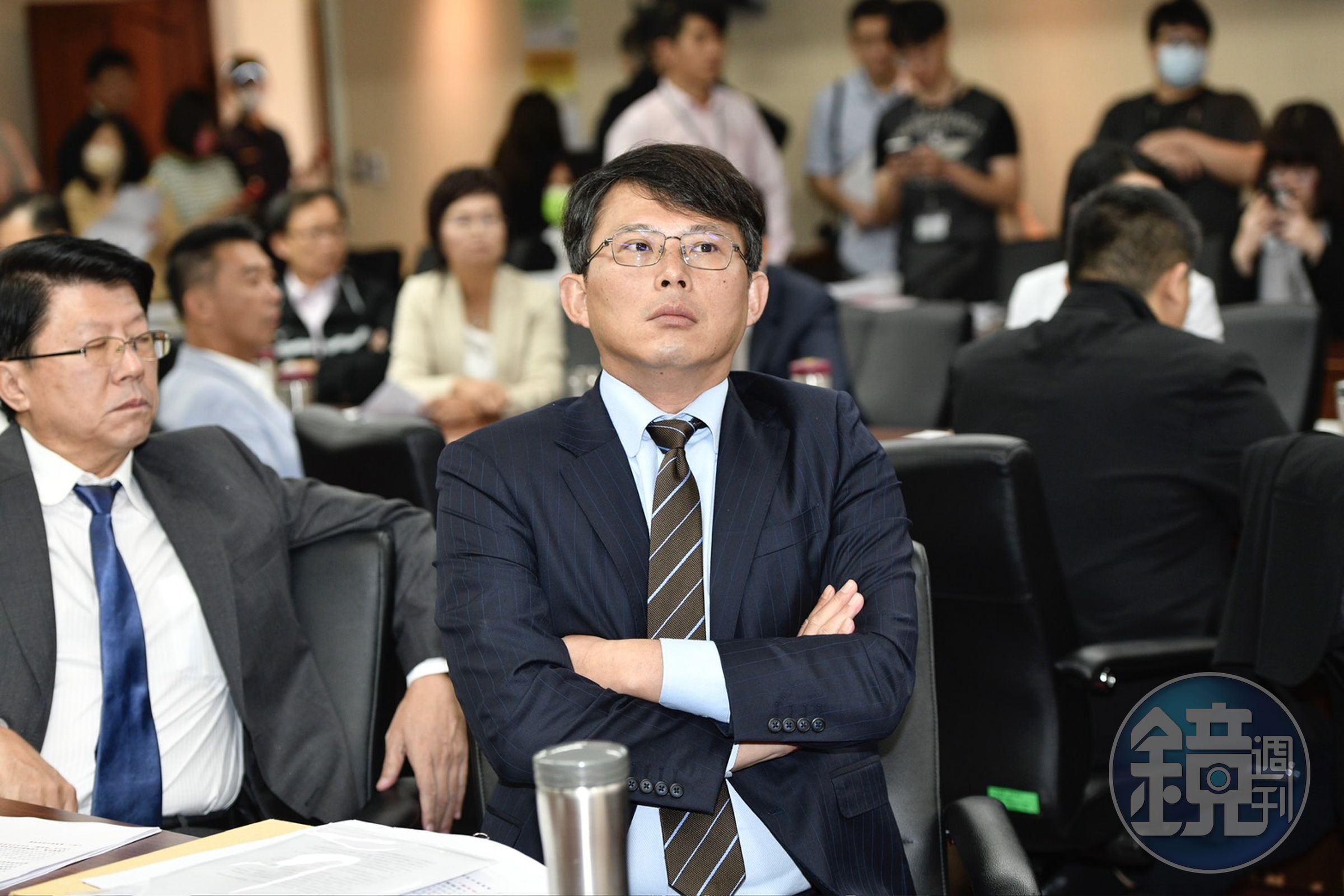 對於總統府稱釋憲前不宜採取行動,黃國昌說,沒有總統聲請釋憲後法律就自動凍結的道理。