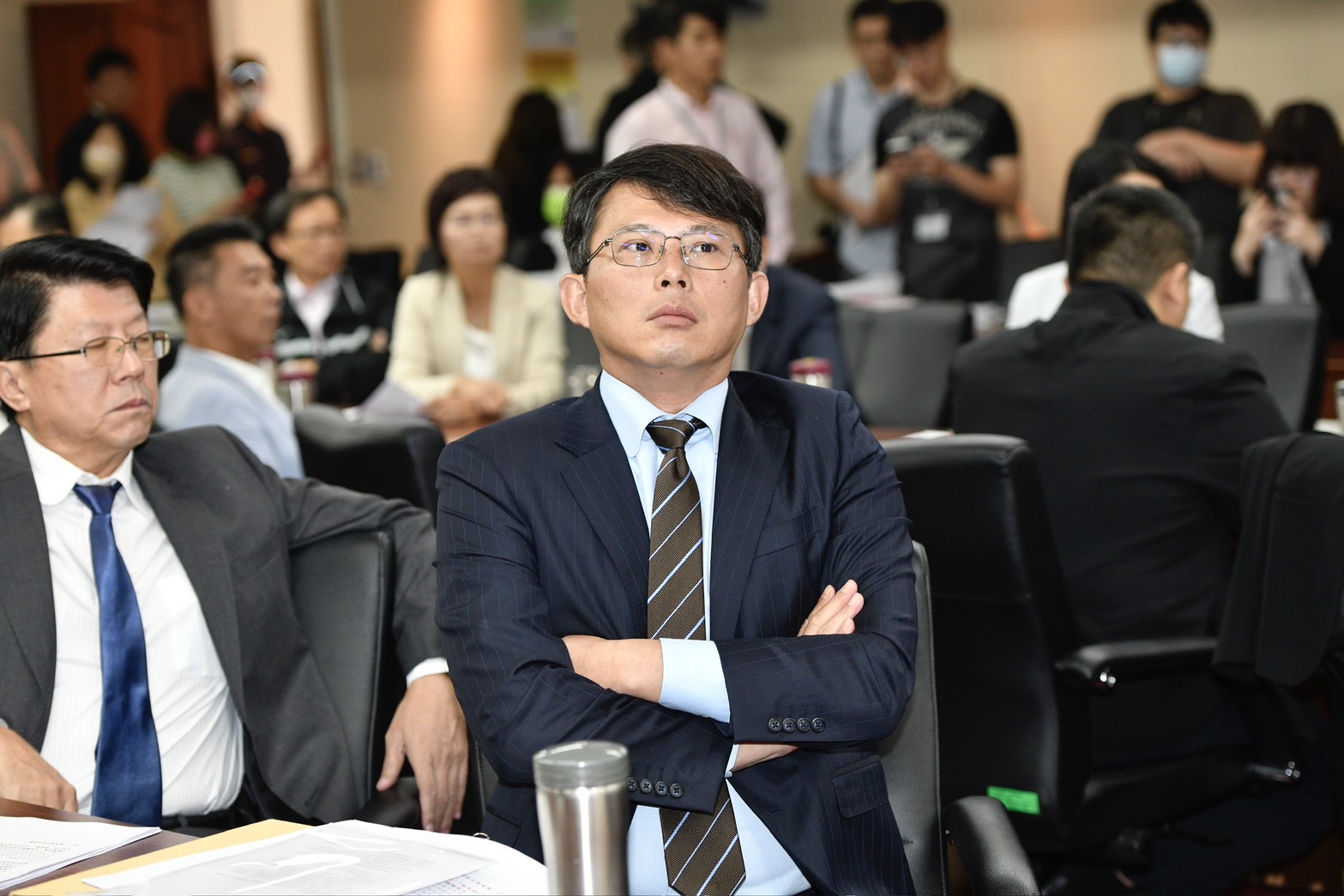 對於總統府稱釋憲前不宜採取行動，黃國昌說，沒有總統聲請釋憲後法律就自動凍結的道理。