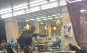 男子超商外怒罵女子全被錄下。（翻攝「黑色豪門企業」Telegram）