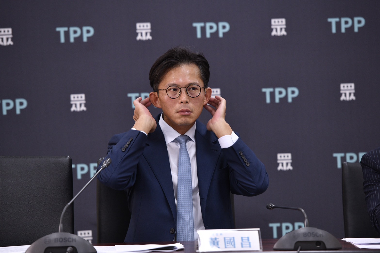 黃國昌遭控養狗仔偷拍政敵，台灣網路新聞自律聯盟提出嚴正聲明。（鏡報李智為）