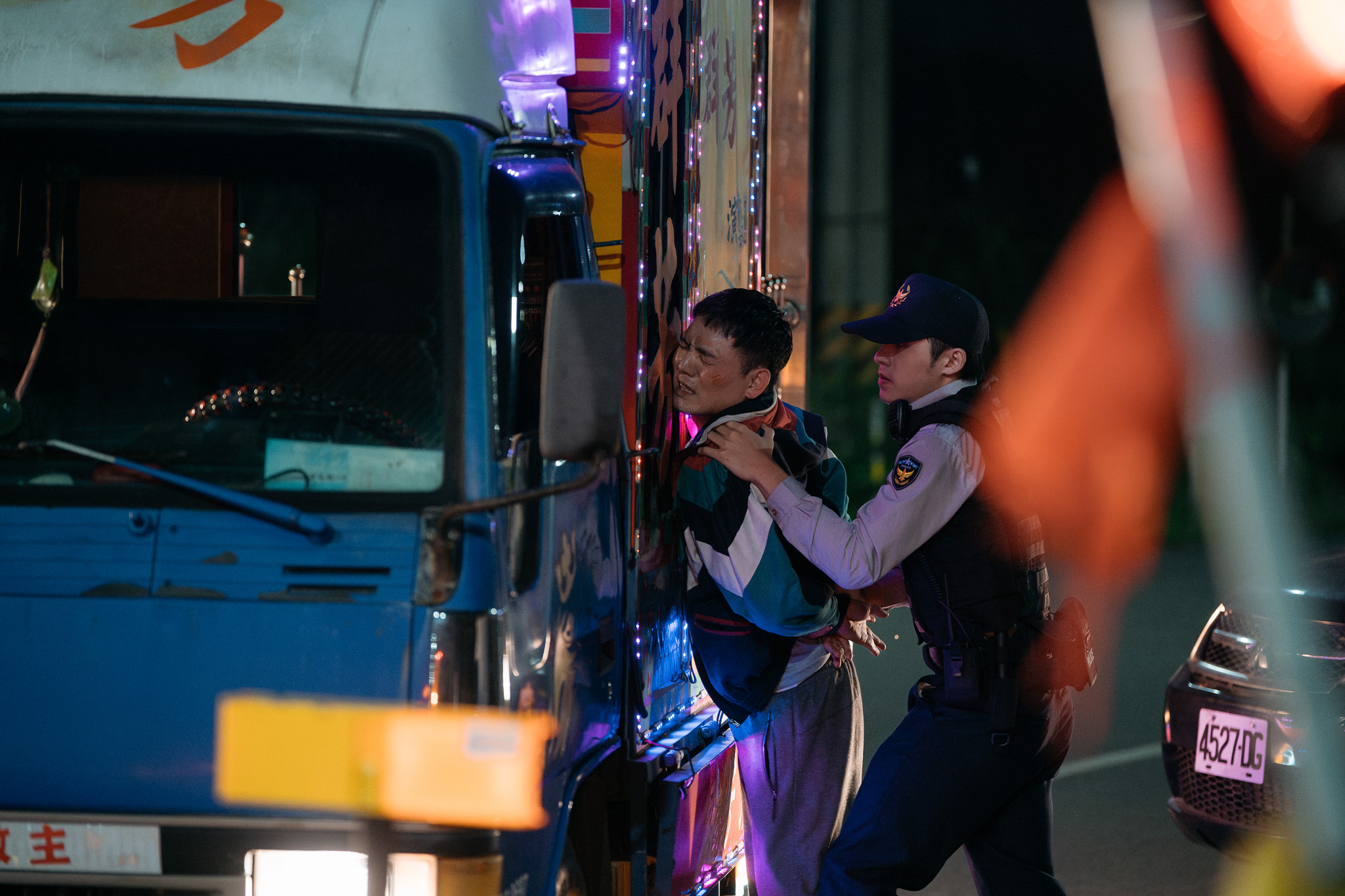 本片取材震驚全台的「台中死亡一條街」真實案件，春風飾演的前職棒投手，因假球案導致人生跌落谷底。（英傑哆影業提供）