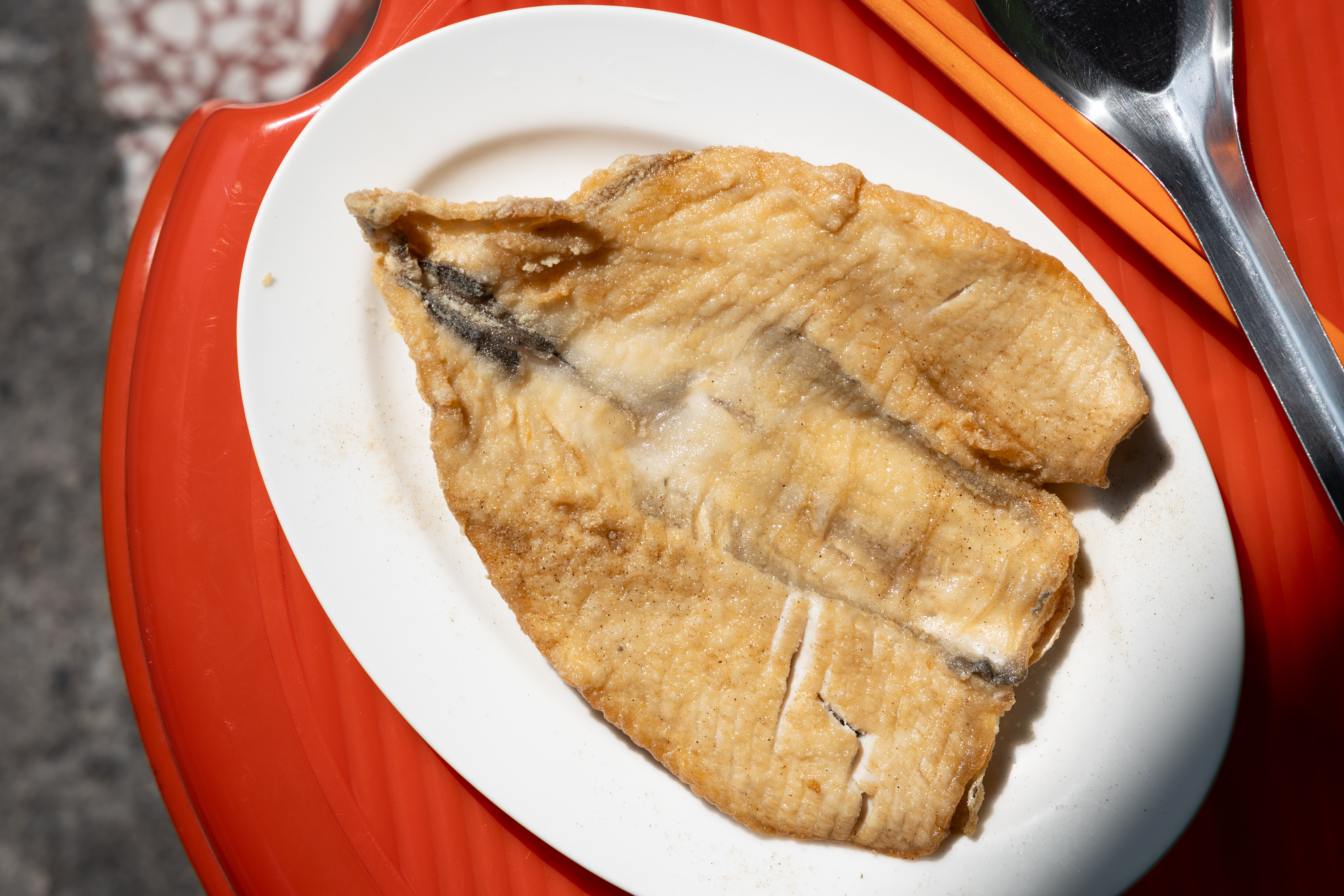 「炸虱目魚肚」酥嫩脆口,讓我一下嗑光光。(110元/份)
