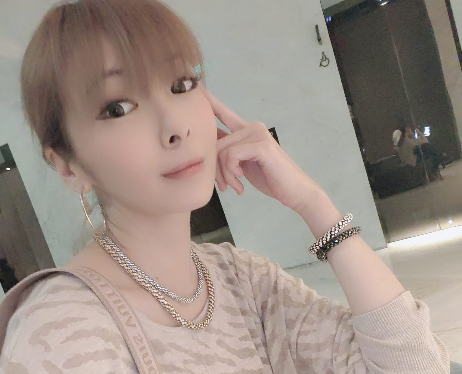 Makiyo直播帶貨身形明顯消瘦一大圈。（翻攝自Makiyo臉書）