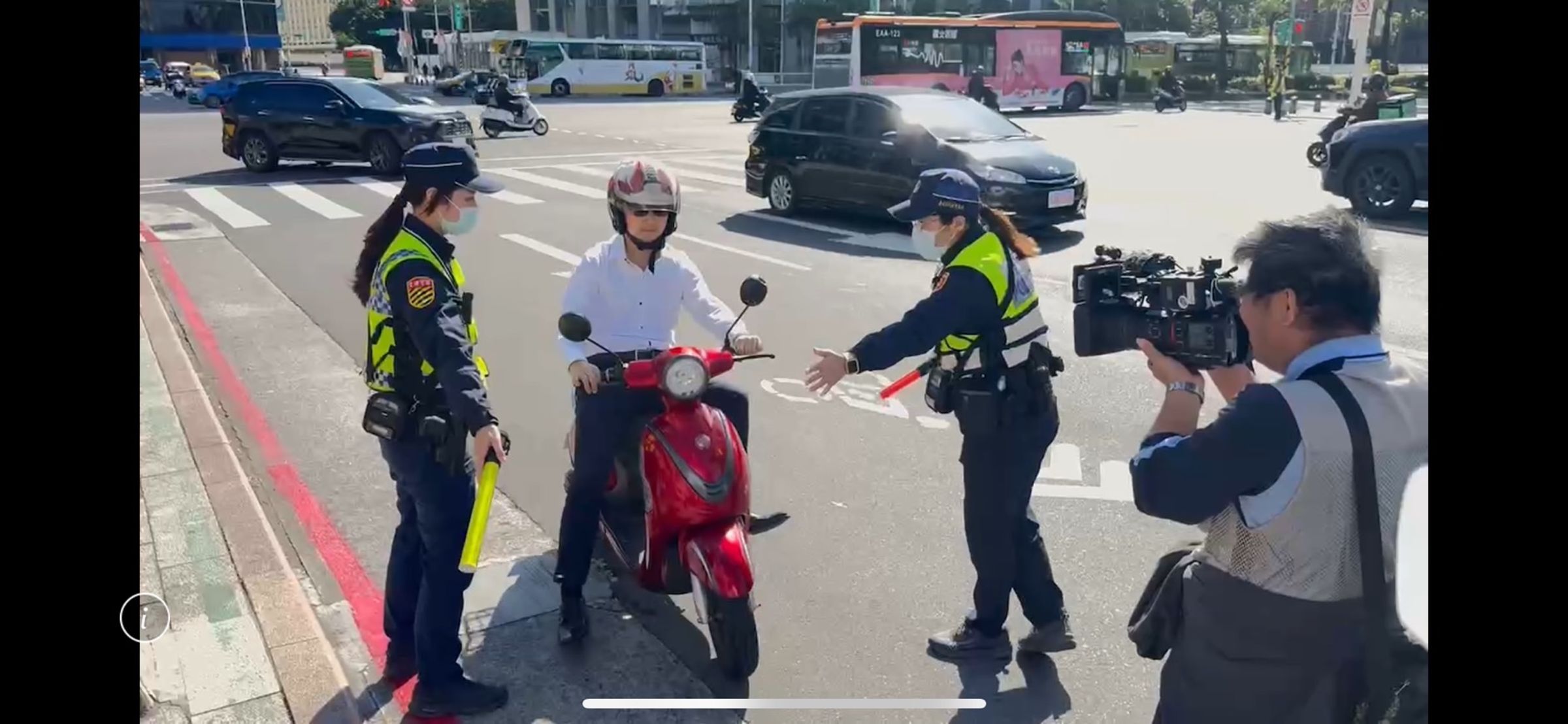 今(30日)0時起,微型電動二輪車未依規定領牌行駛,處最高新臺幣3600元罰鍰。(警方提供)