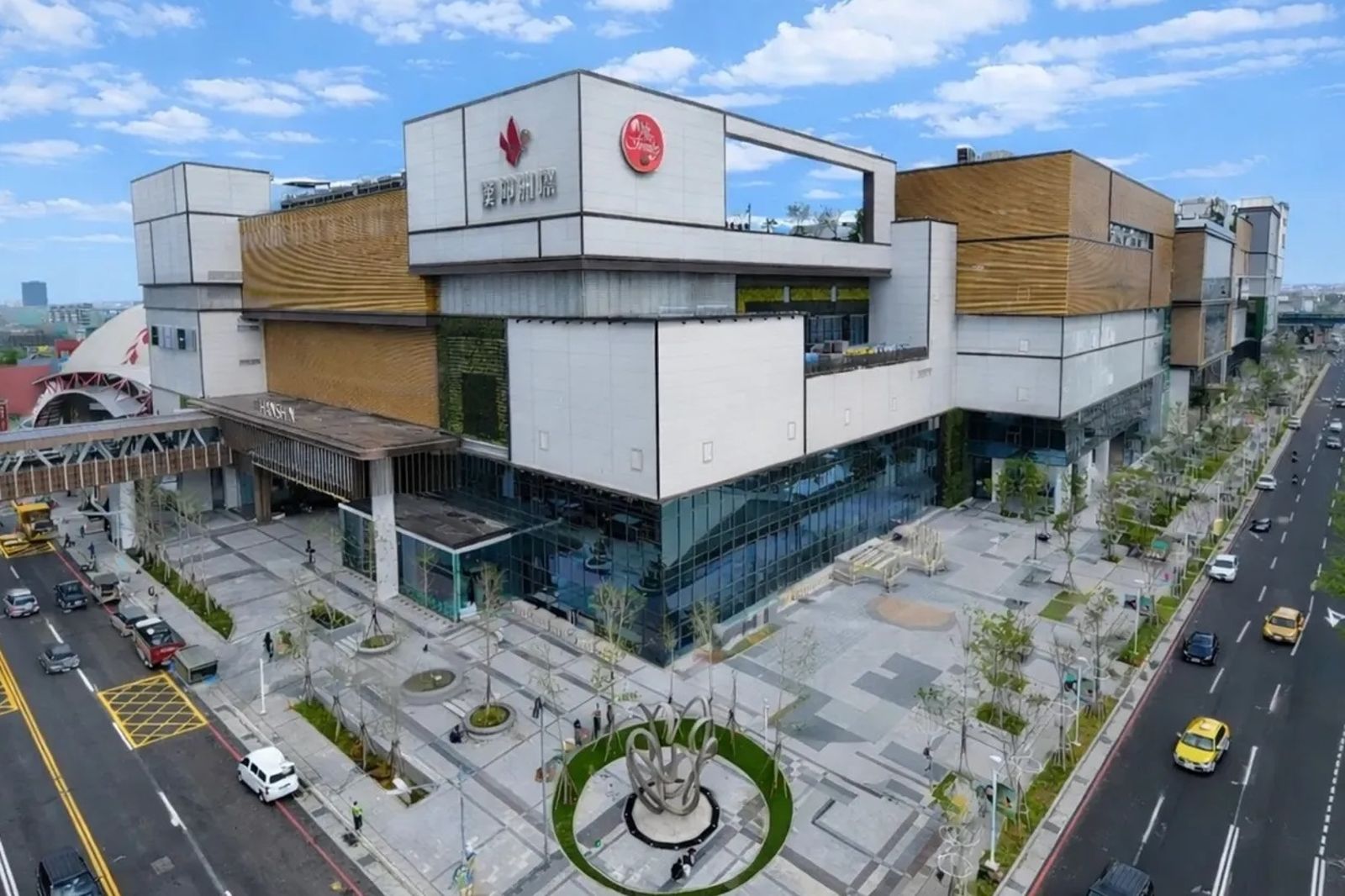 台中貴族學校女學生百貨墜樓!網瘋傳遭誣陷偷班費 校方火速闢謠:切勿再轉傳