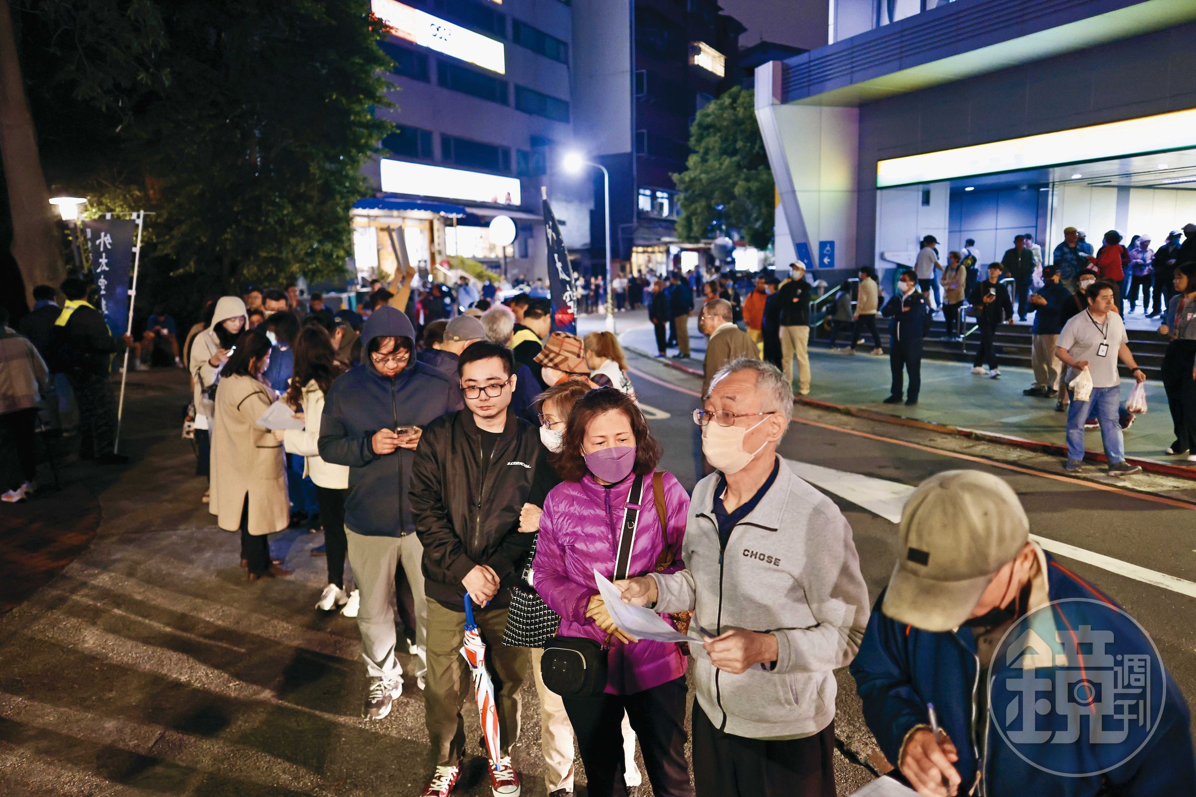 二階連署開跑第一週,北市民眾連署罷免王鴻薇的狀況相當踴躍。
