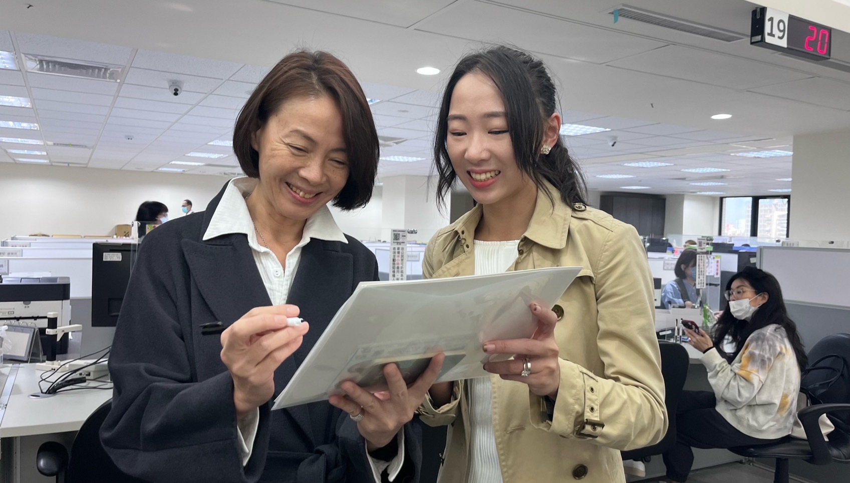 柯淑勤為女兒杜蕾證婚。。(海納百川提供)