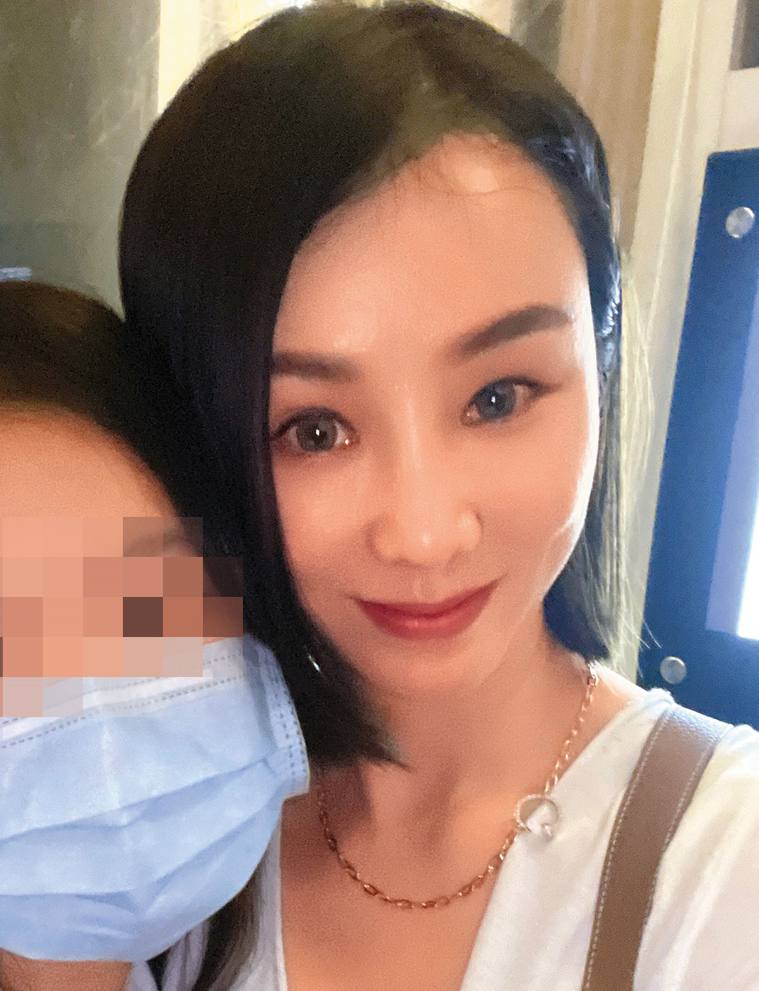 蔡政宜的中國籍妻子唐斯蓉是洗錢案核心共犯,今年中潛逃出境,現已遭通緝。(翻攝臉書)