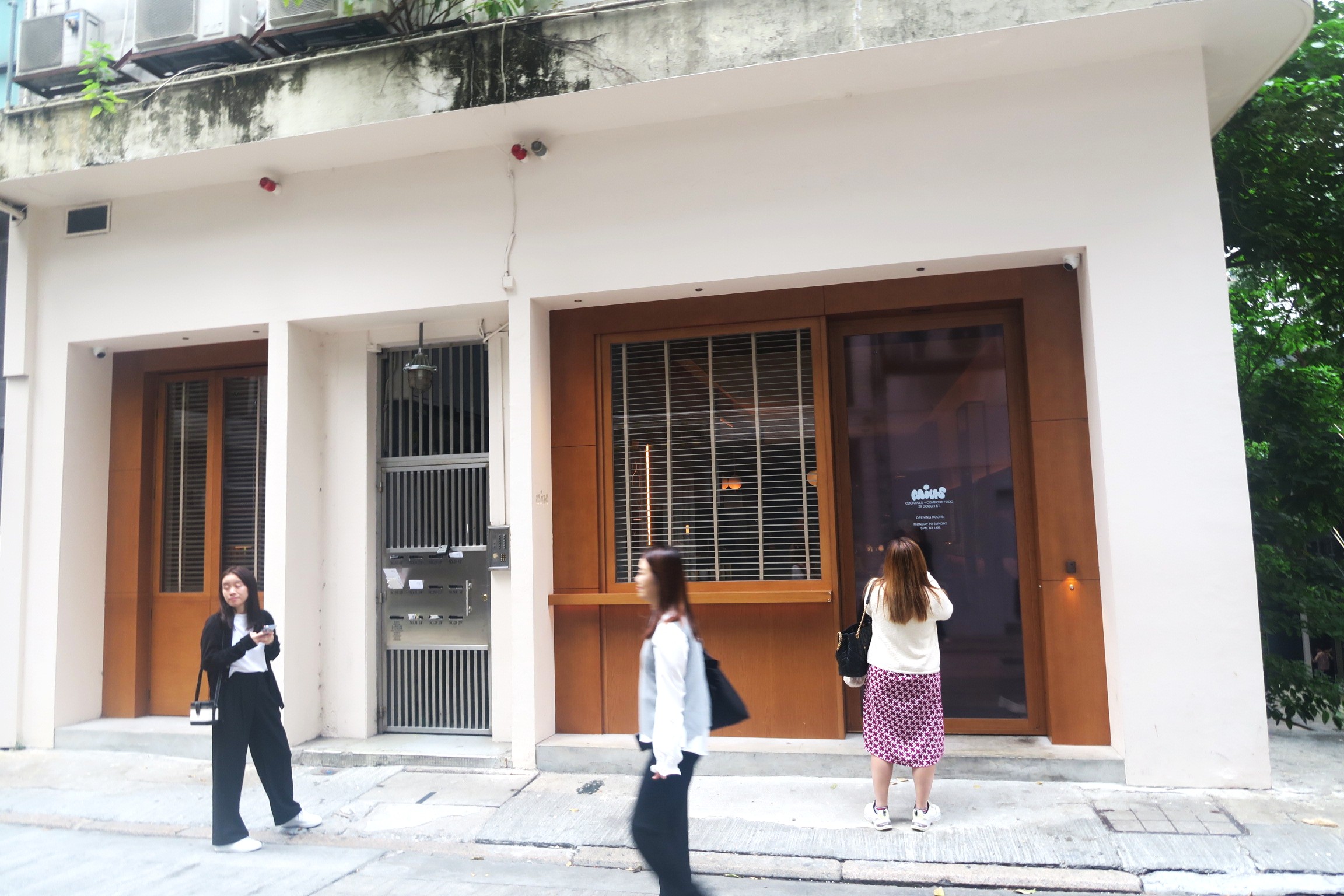 剛開不到一年便已人氣大漲的「MIUS」，位在中環歌賦街上一棟小洋房裡。