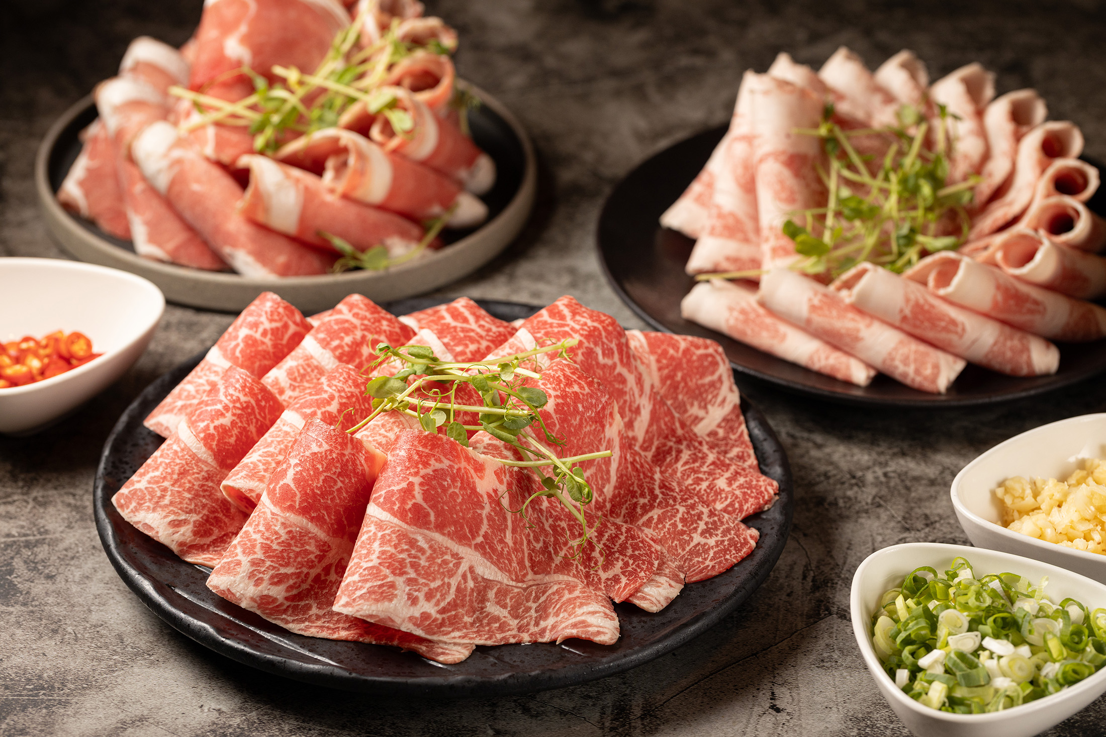 肉類拼盤提供Prime牛小排、伊比利梅花豬與羊肩肉三選二。(豪華年菜3,880元/份)