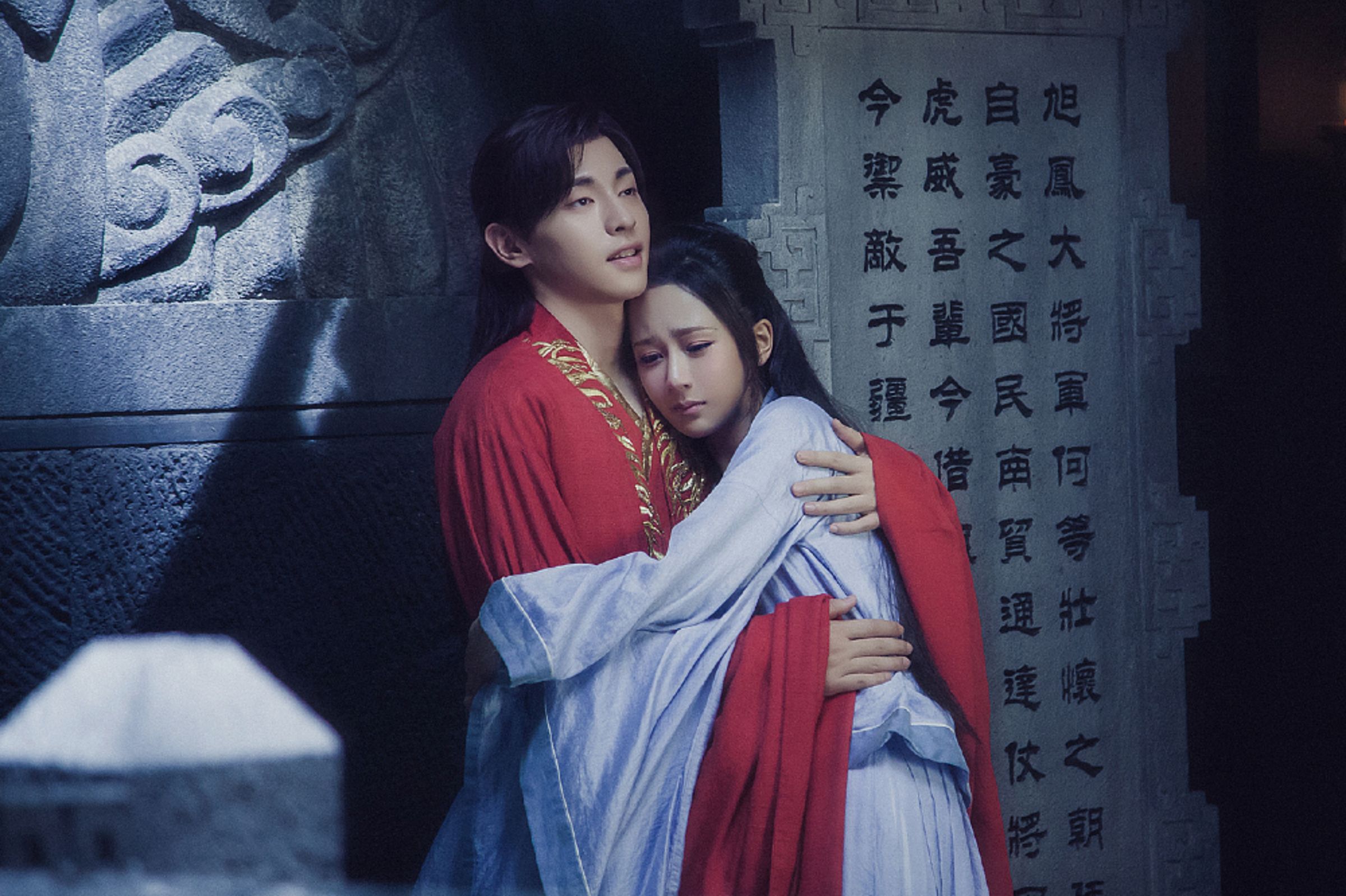 鄧倫憑藉與楊紫的《香蜜沉沉燼如霜》成為人氣小生。(網路圖片)
