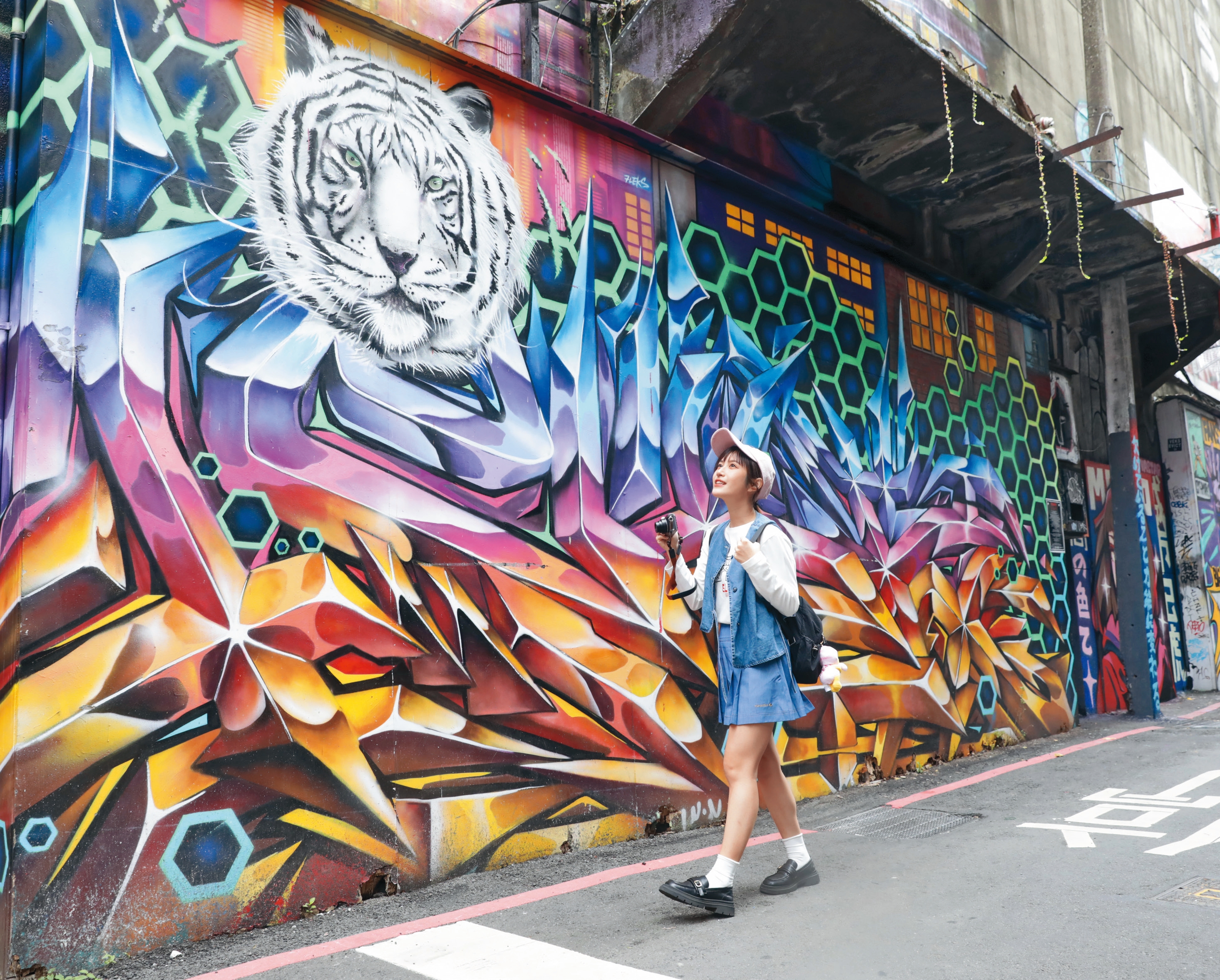 西門町美國街是韓國男團MV取景之處，成為粉絲的追星景點。（攝影／林煒凱）